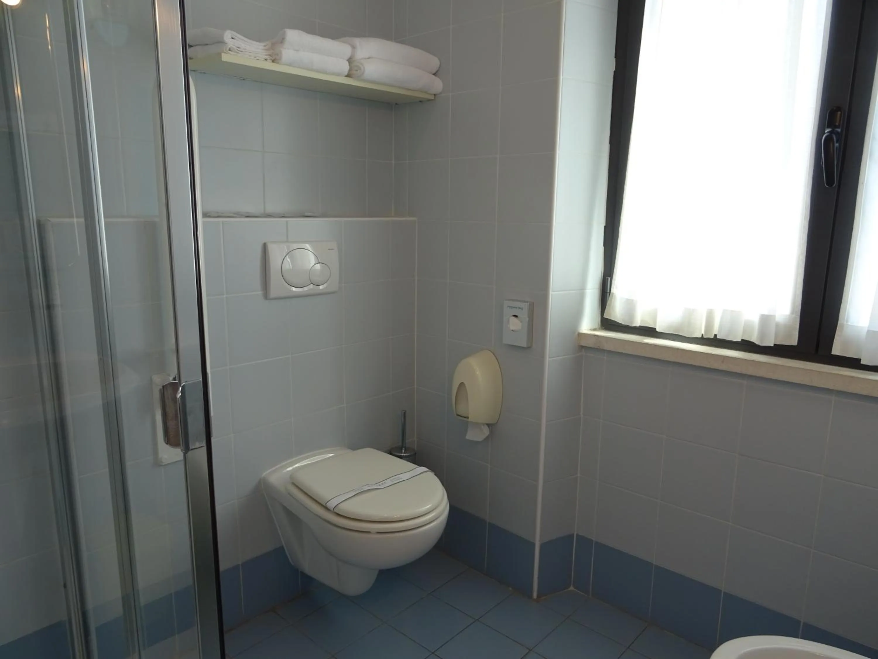 Toilet in Hotel Sole E Mare