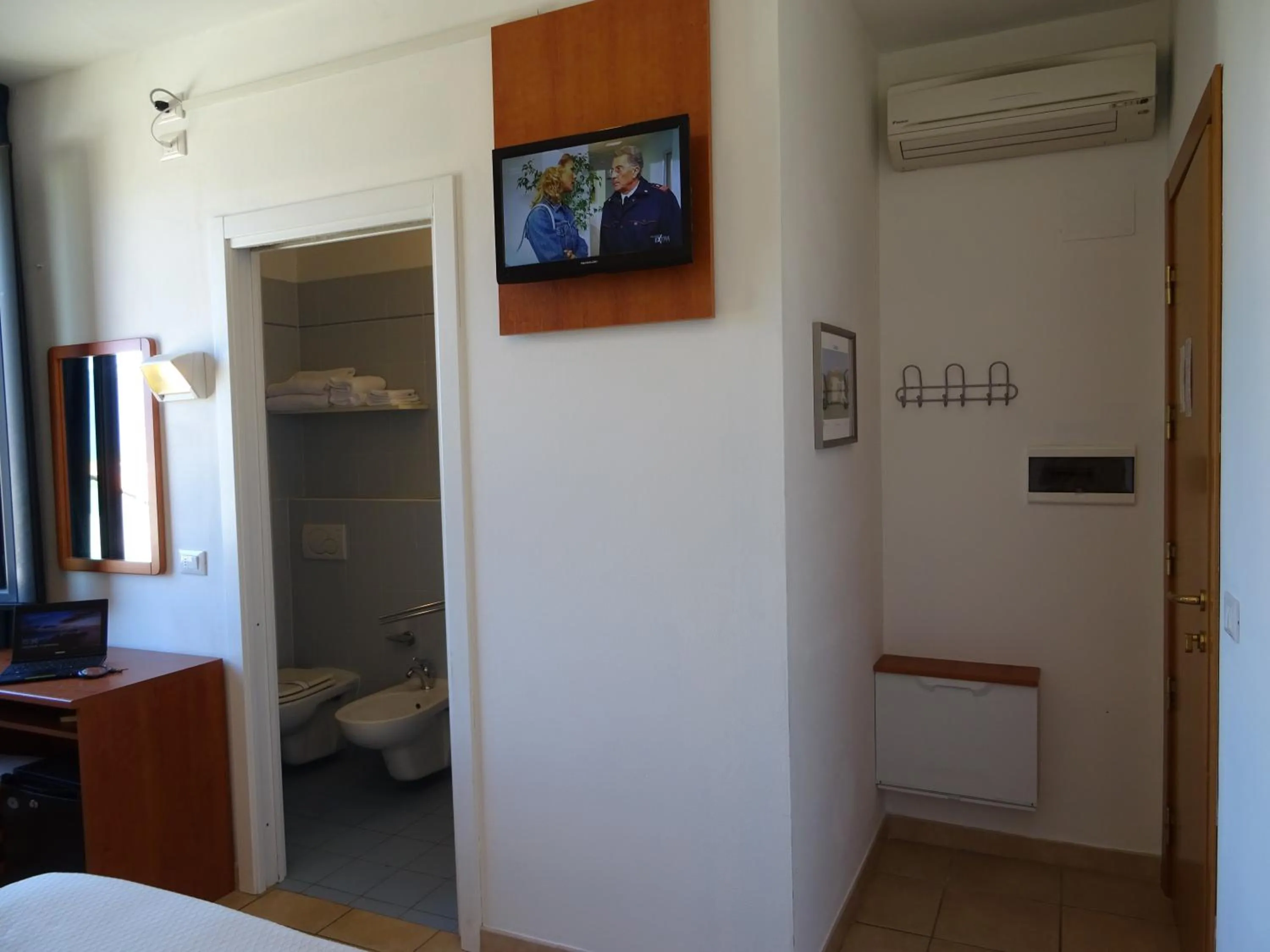 Bathroom, Bed in Hotel Sole E Mare