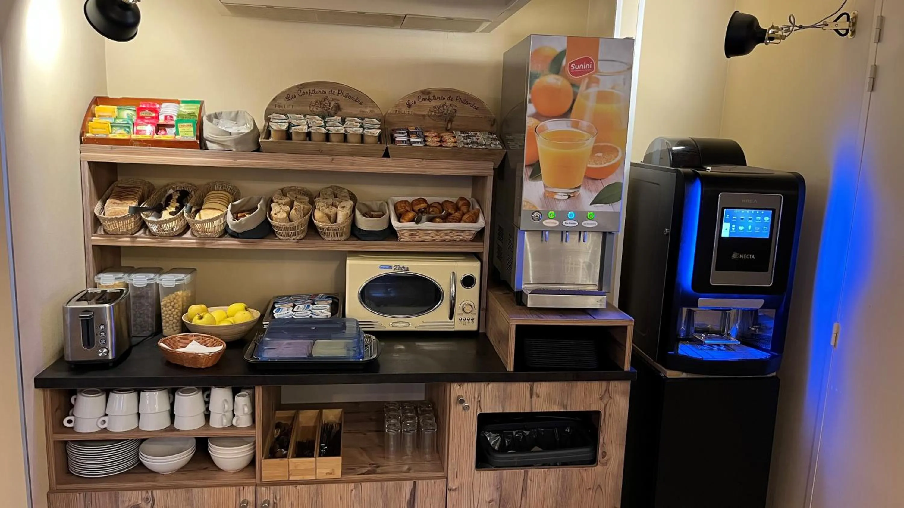 Breakfast in Quick Palace Anglet