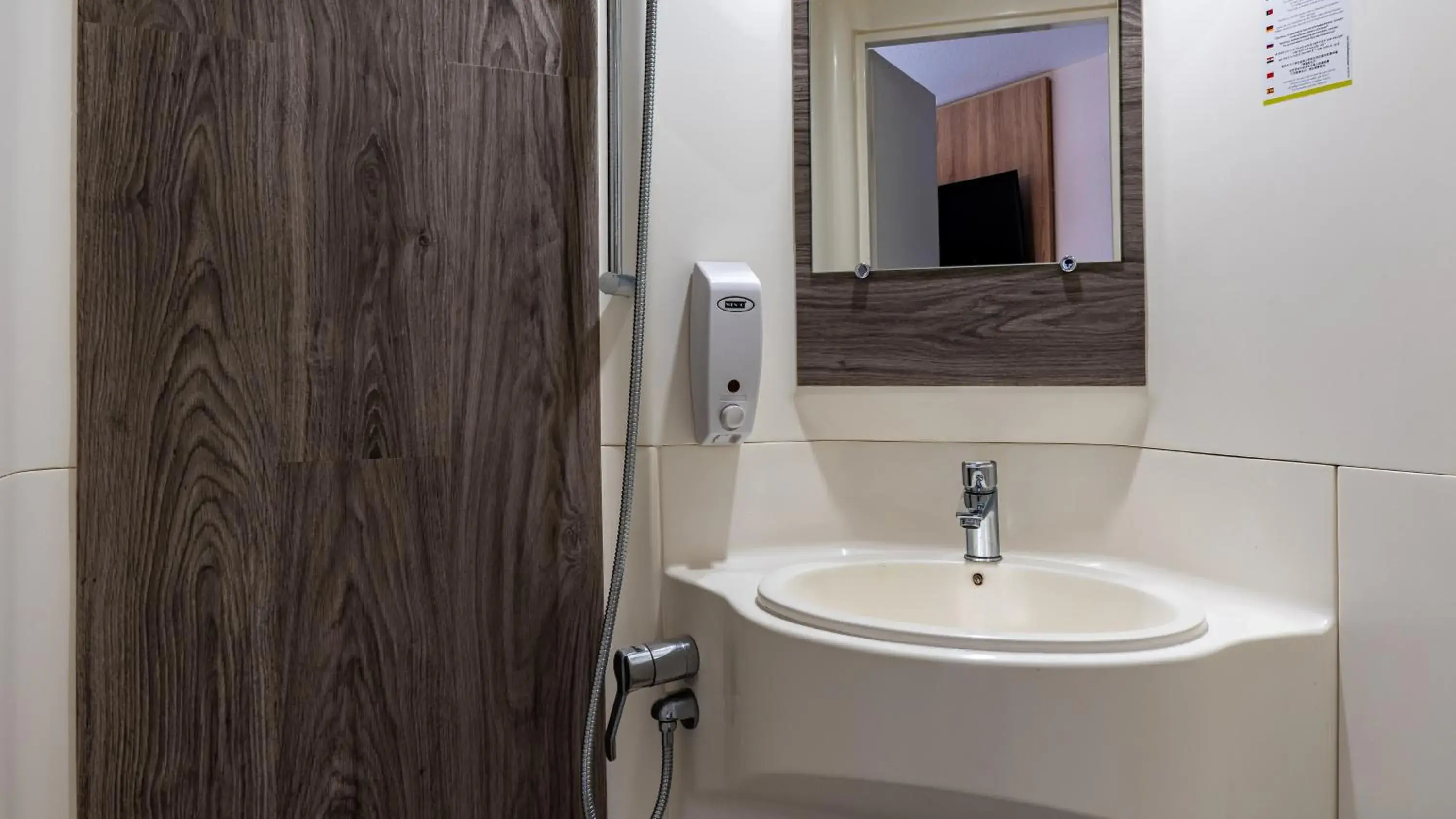 Twin Room in Kyriad ECO - Anglet Côte Basque Twin Room in Kyriad ECO - Anglet Côte Basque