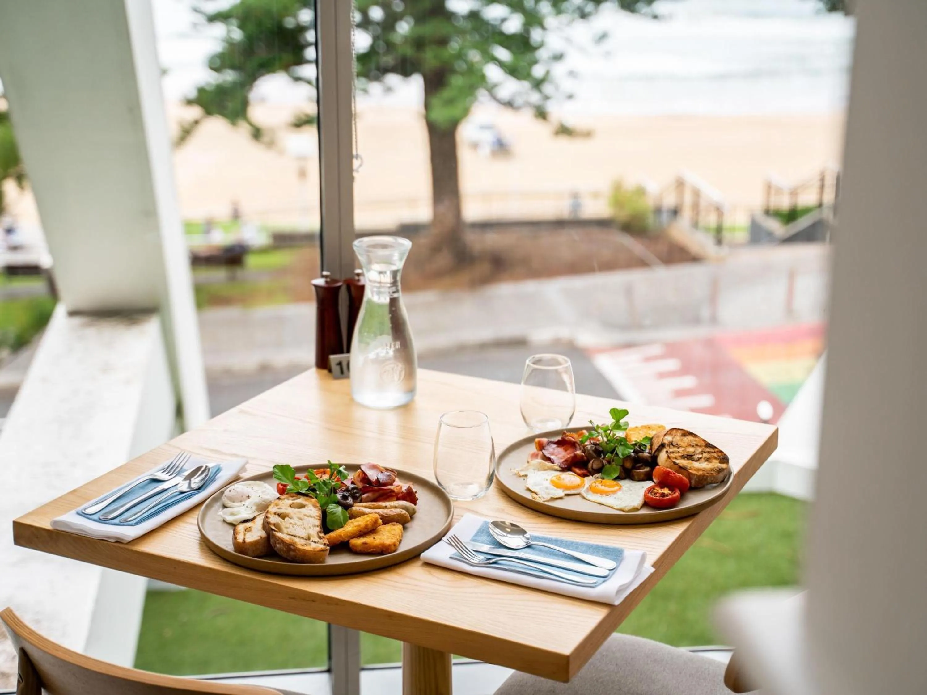 Restaurant/places to eat in Novotel Wollongong Northbeach