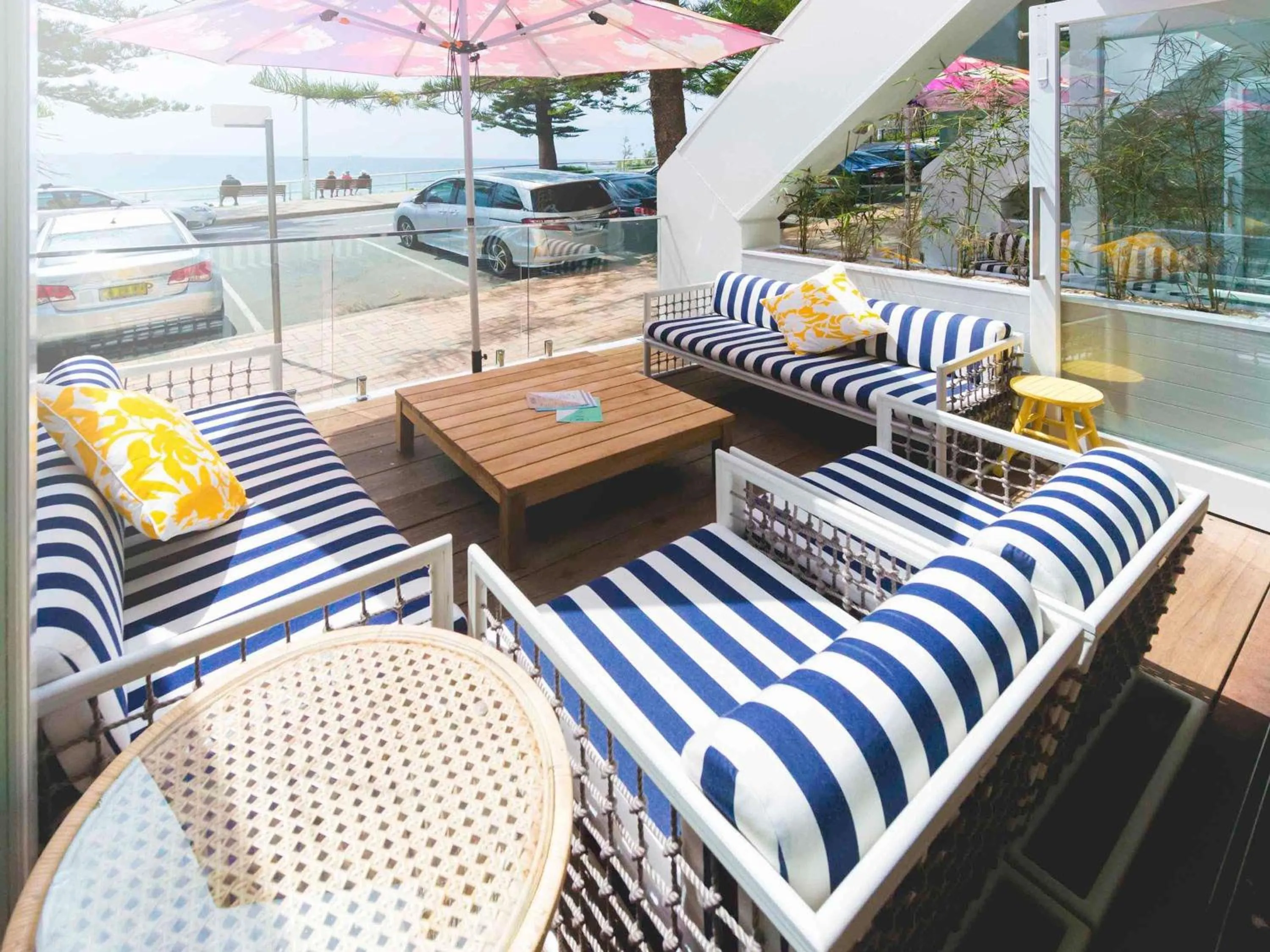 Lounge or bar in Novotel Wollongong Northbeach