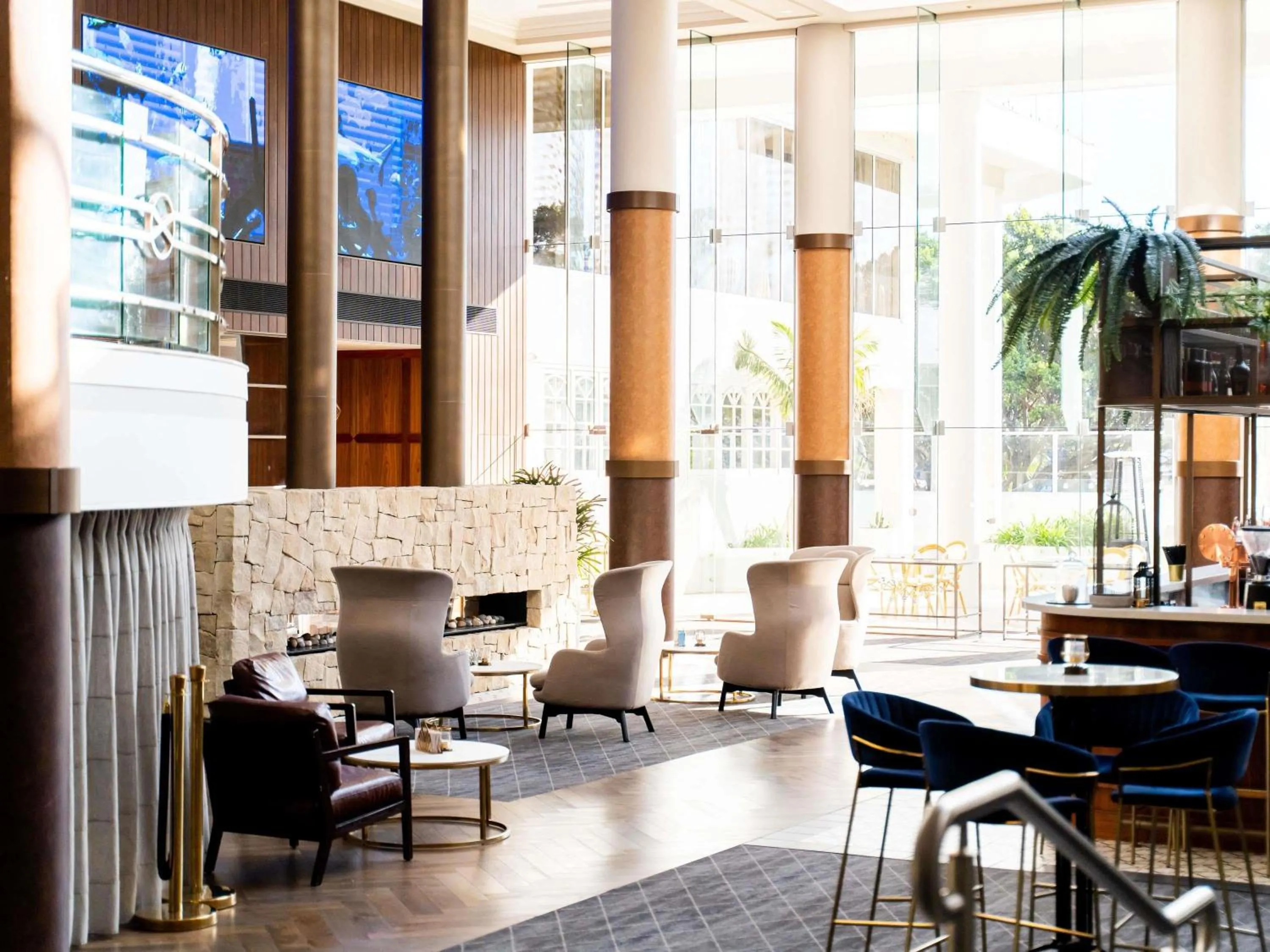 Lounge or bar in Novotel Wollongong Northbeach