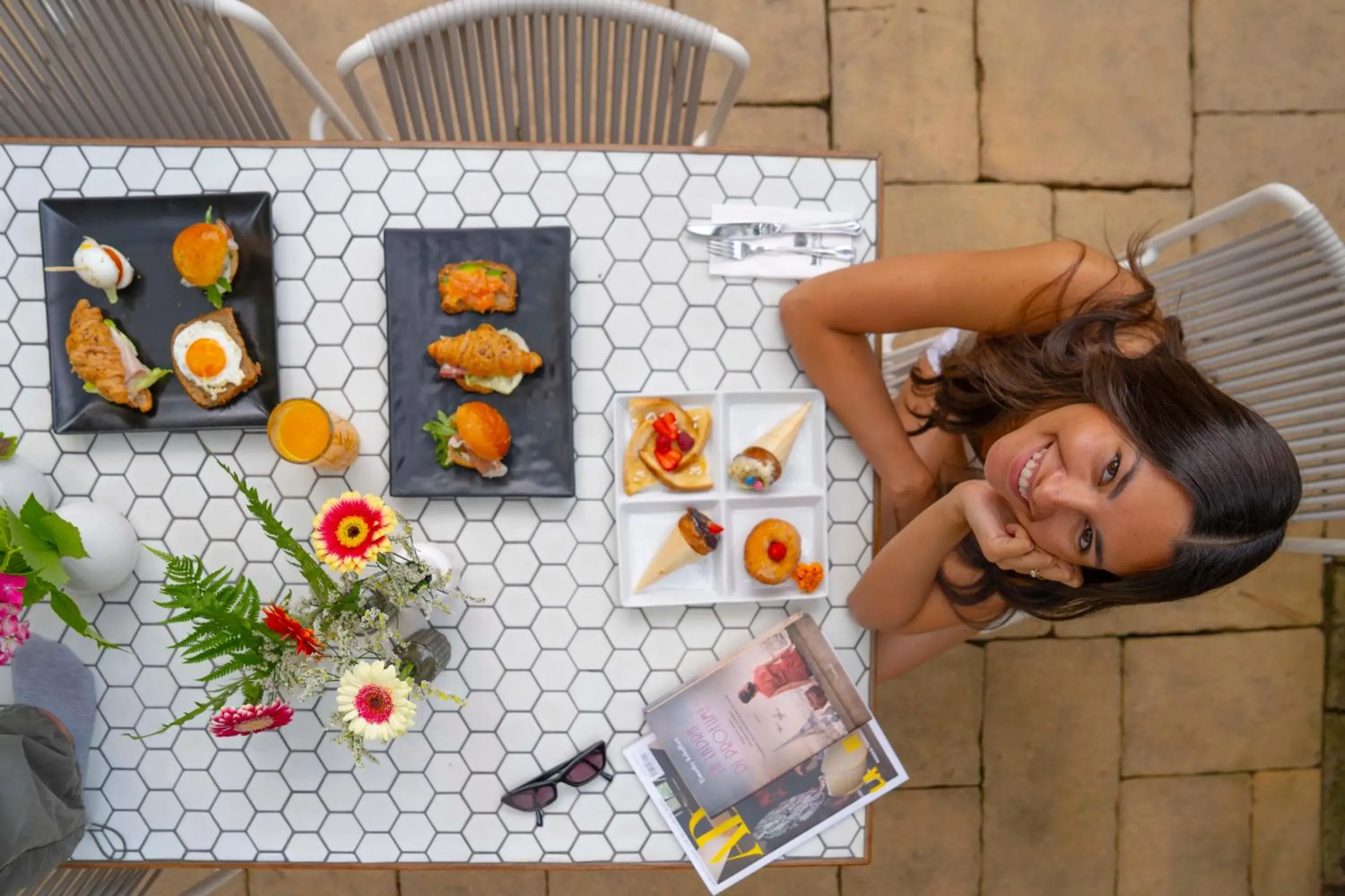 Restaurant/places to eat in Hotel Luxor Restaurant/places to eat in Hotel Luxor