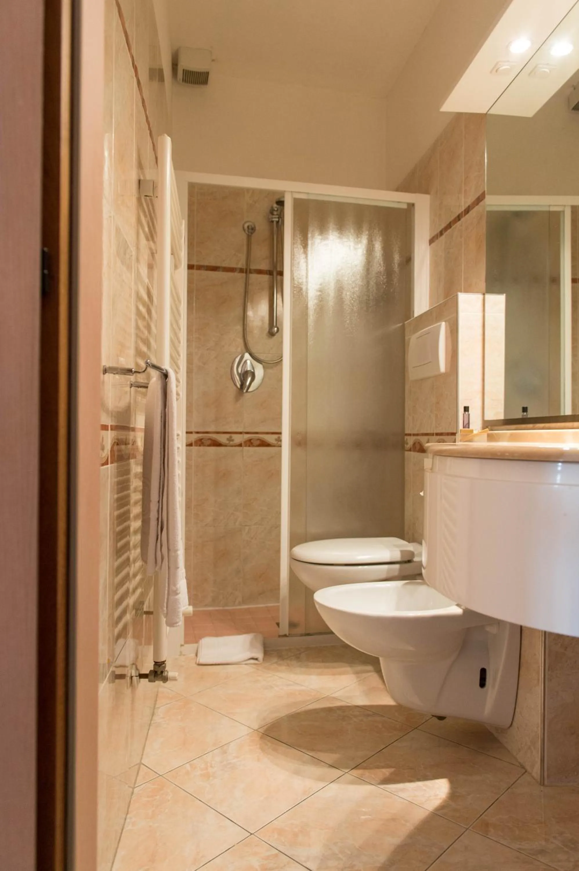 Shower in Hotel Luxor