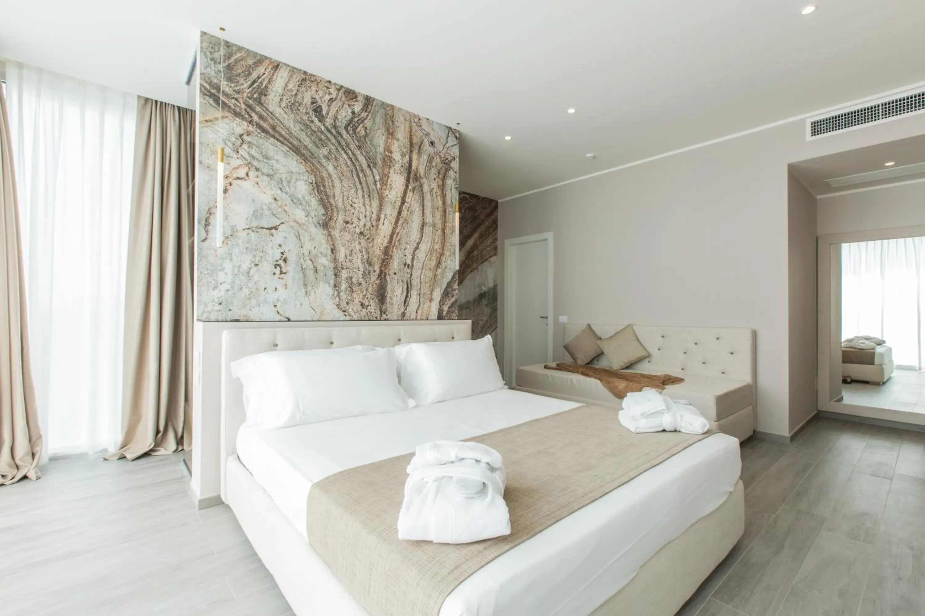 Photo of the whole room, Bed in Hotel Luxor Photo of the whole room, Bed in Hotel Luxor