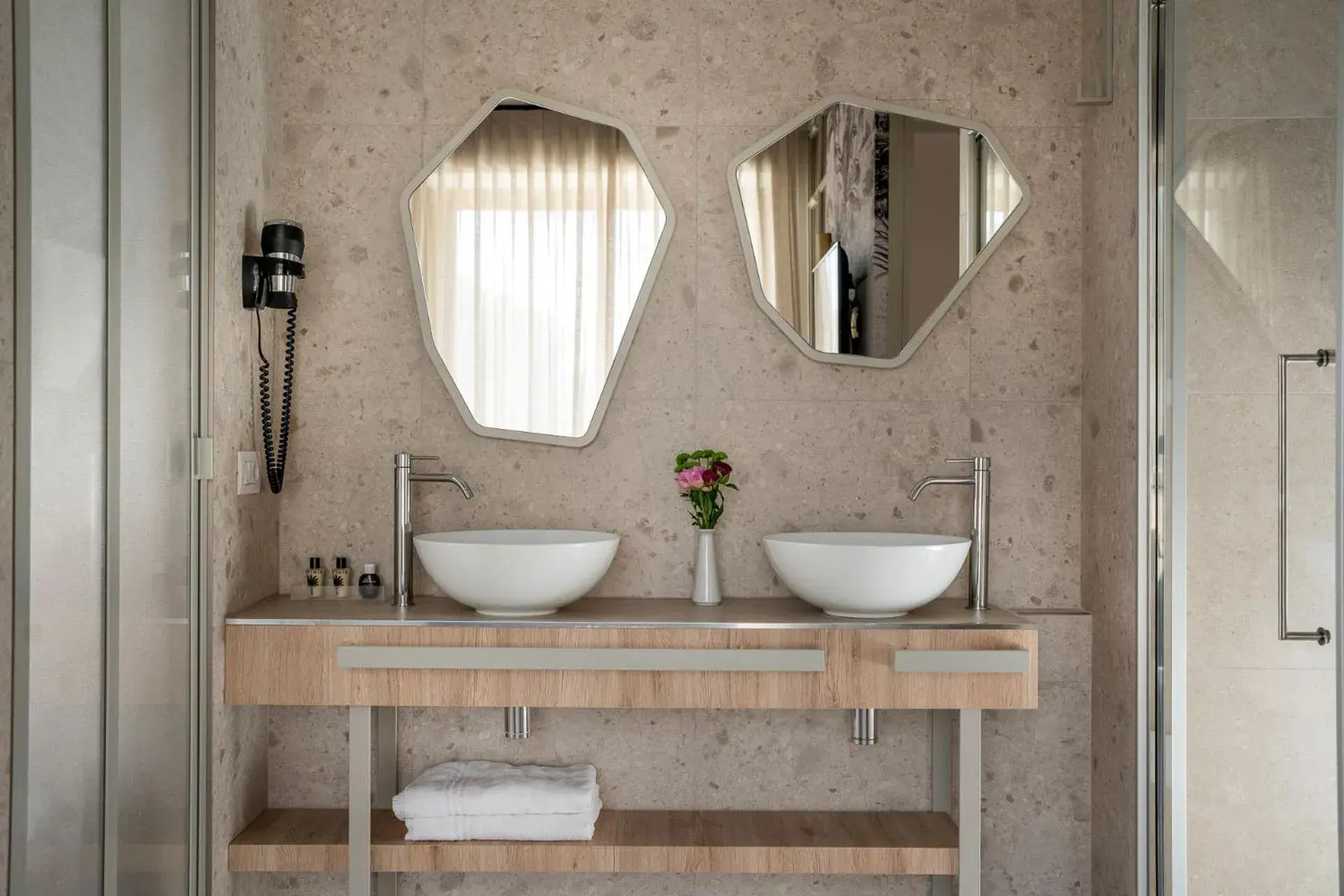 Bathroom in Hotel Luxor Bathroom in Hotel Luxor