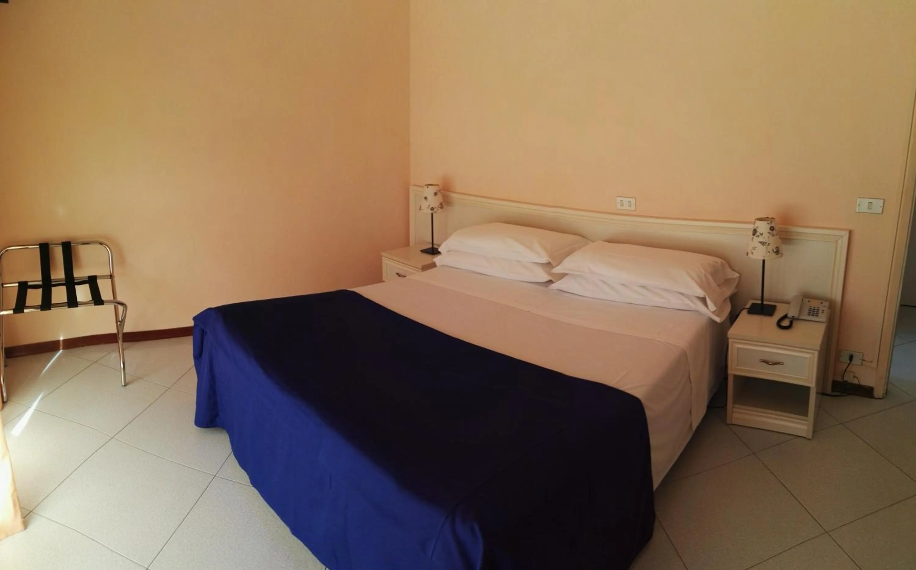 Photo of the whole room, Bed in Hotel Elizabeth