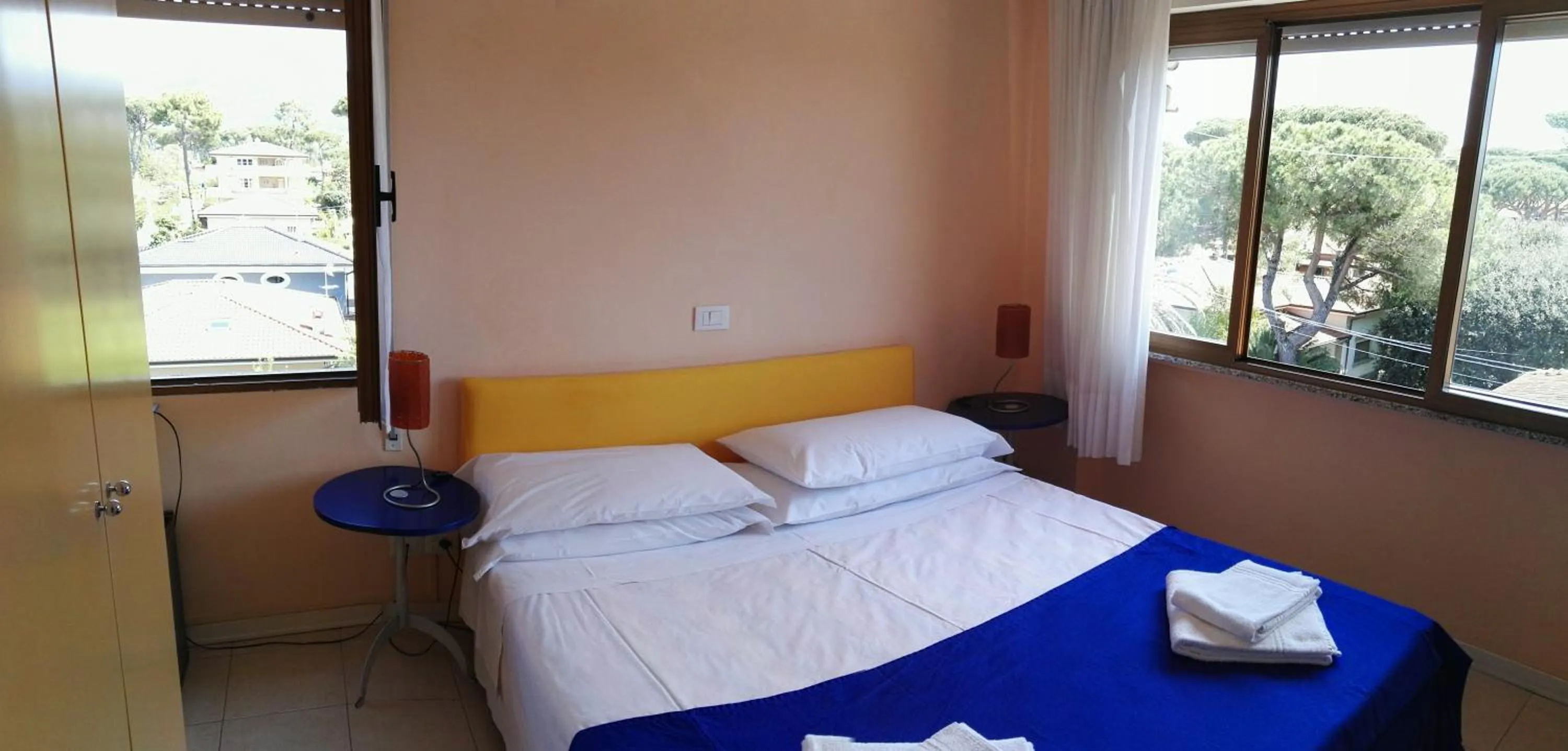 Photo of the whole room, Bed in Hotel Elizabeth