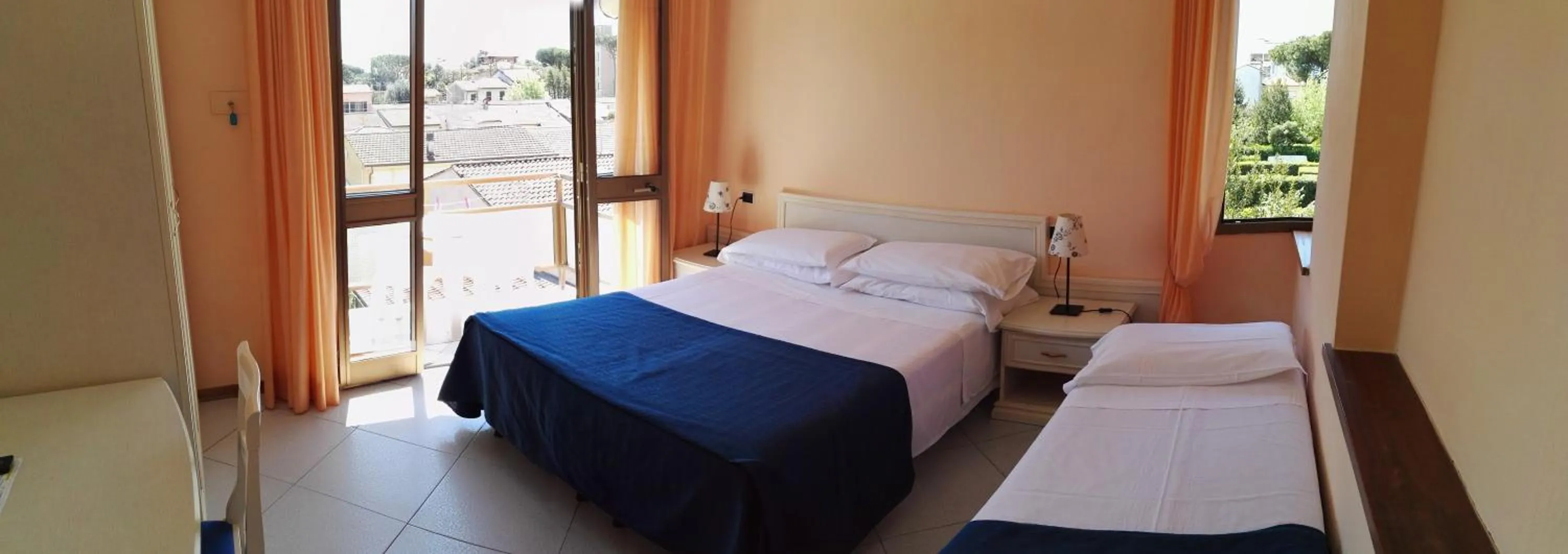 Photo of the whole room, Bed in Hotel Elizabeth