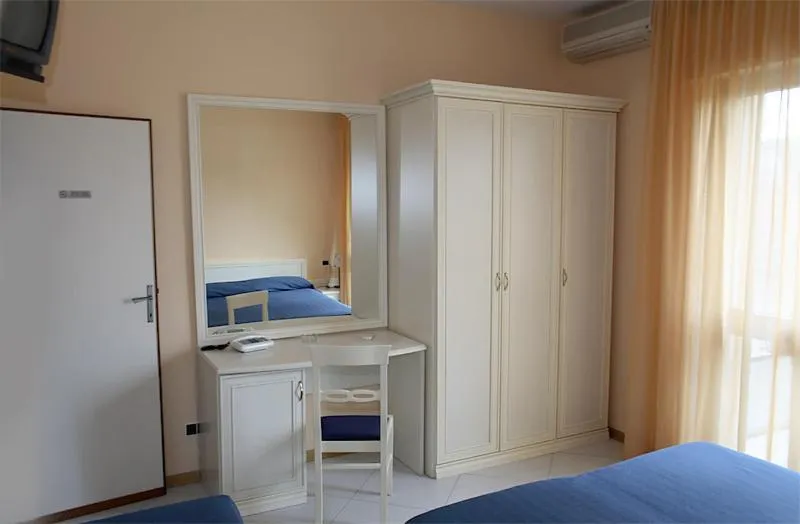 Decorative detail, Bed in Hotel Elizabeth