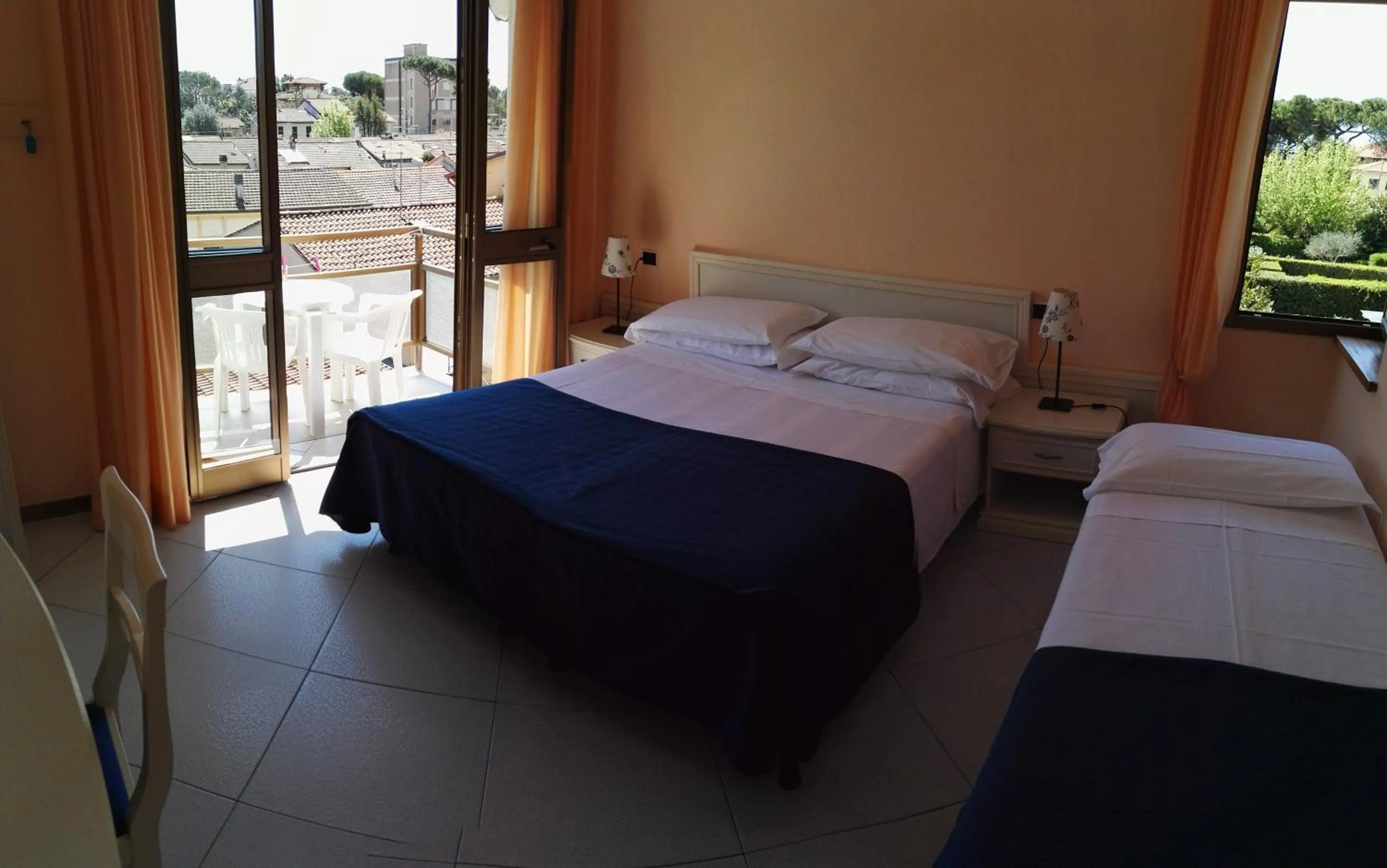 Photo of the whole room, Bed in Hotel Elizabeth