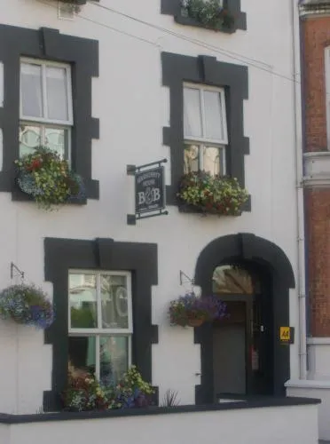 Facade/entrance in Serendipity House