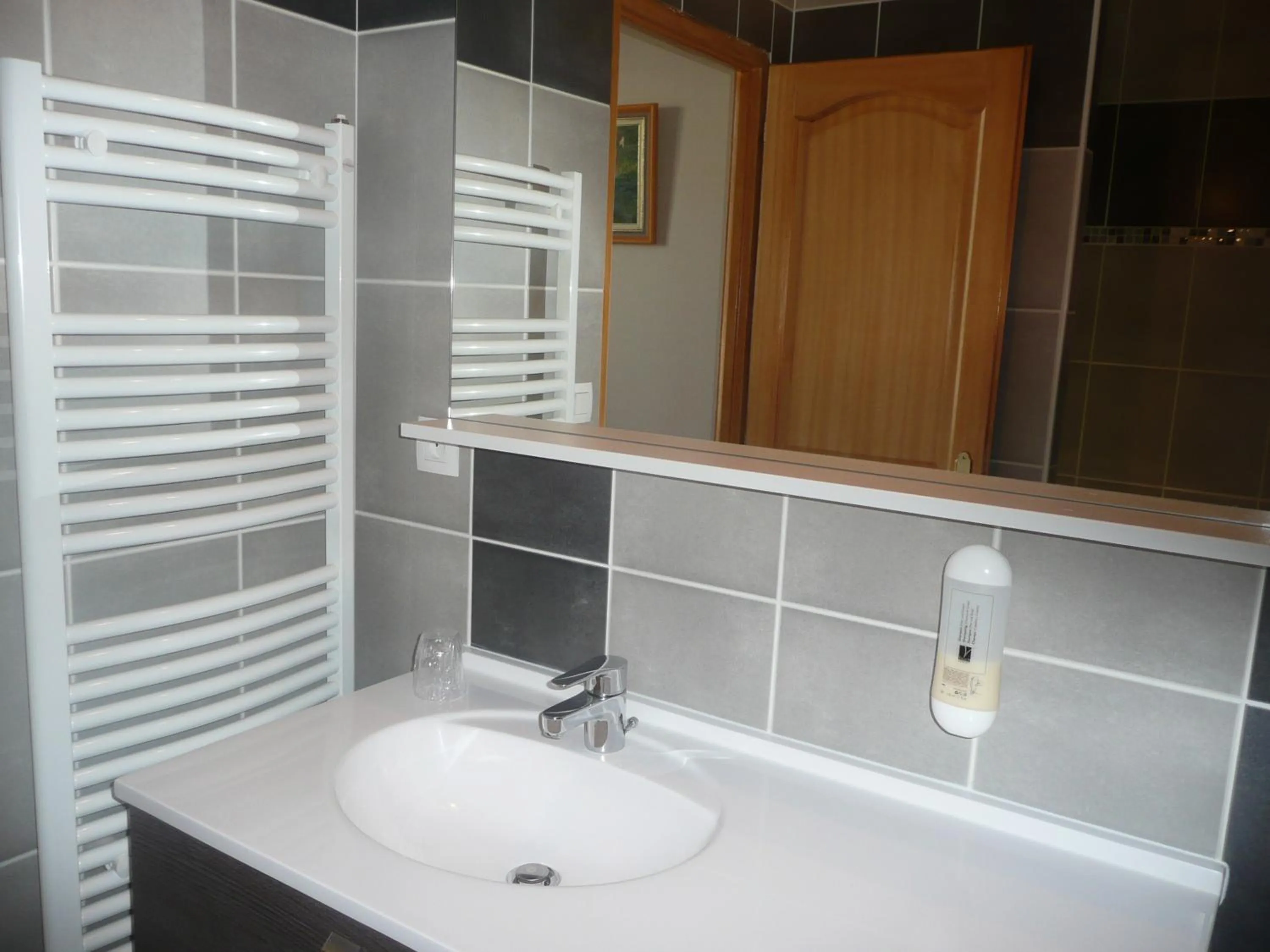 Bathroom in Residence L'Etoile du Sancy