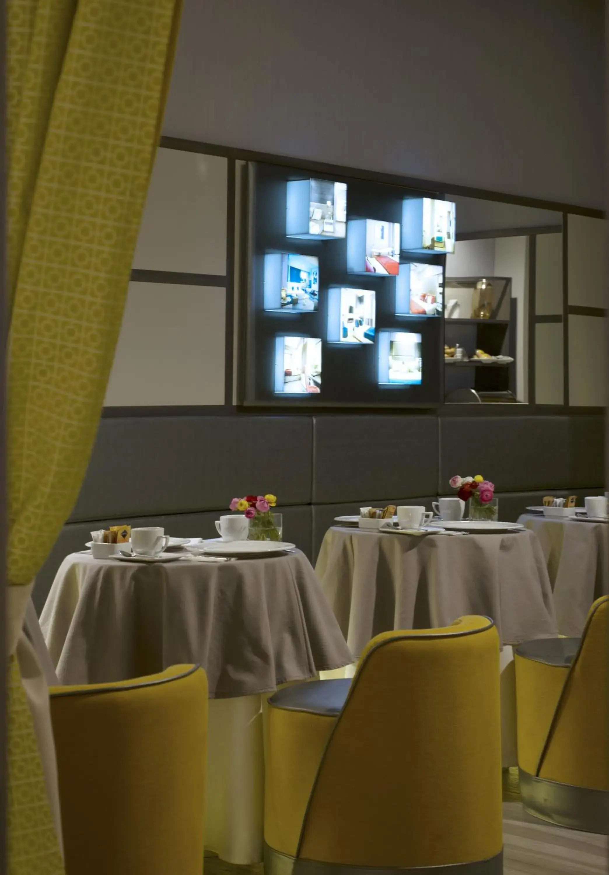 Restaurant/places to eat in San Carlo Suite Restaurant/places to eat in San Carlo Suite