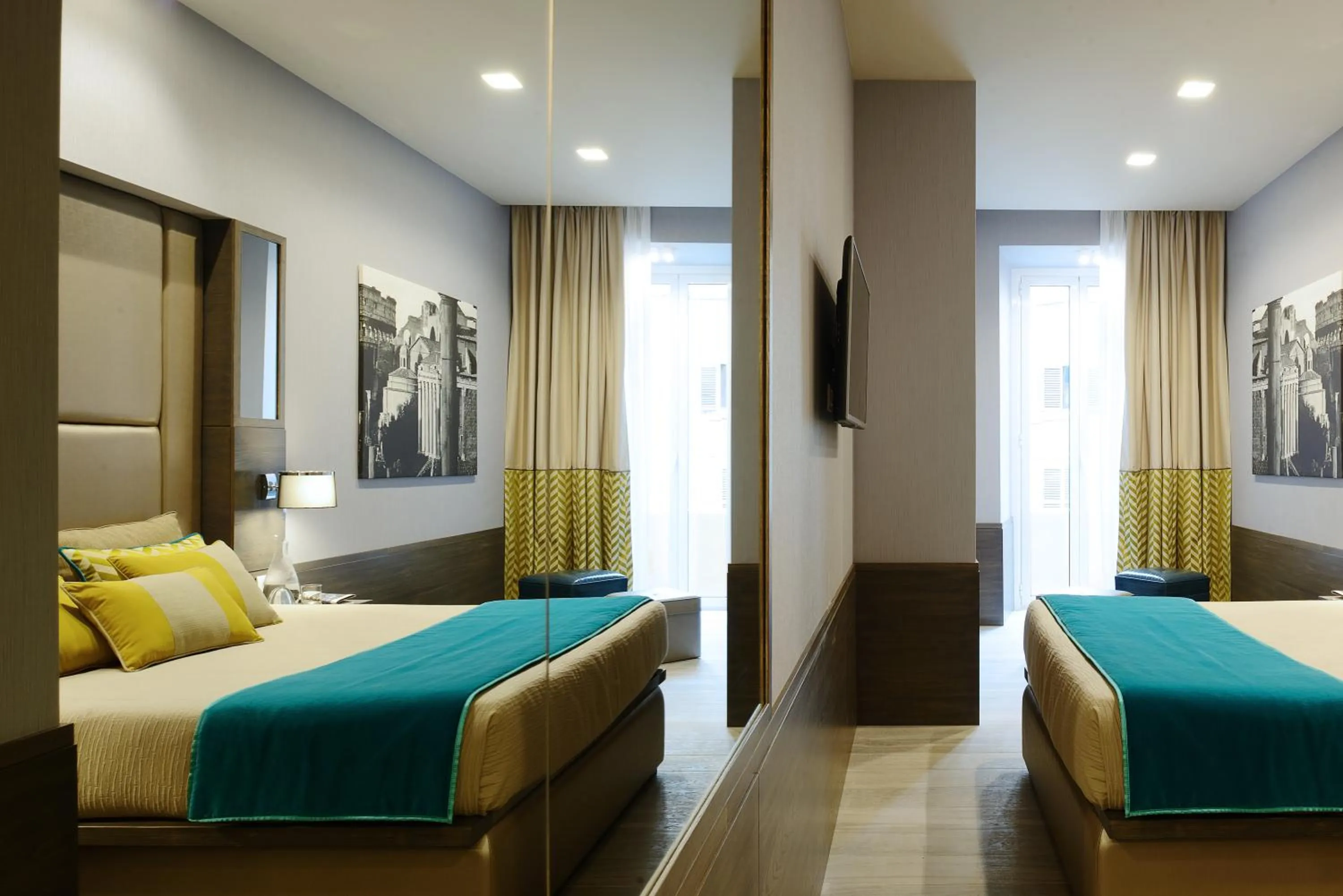 City view, Bed in San Carlo Suite