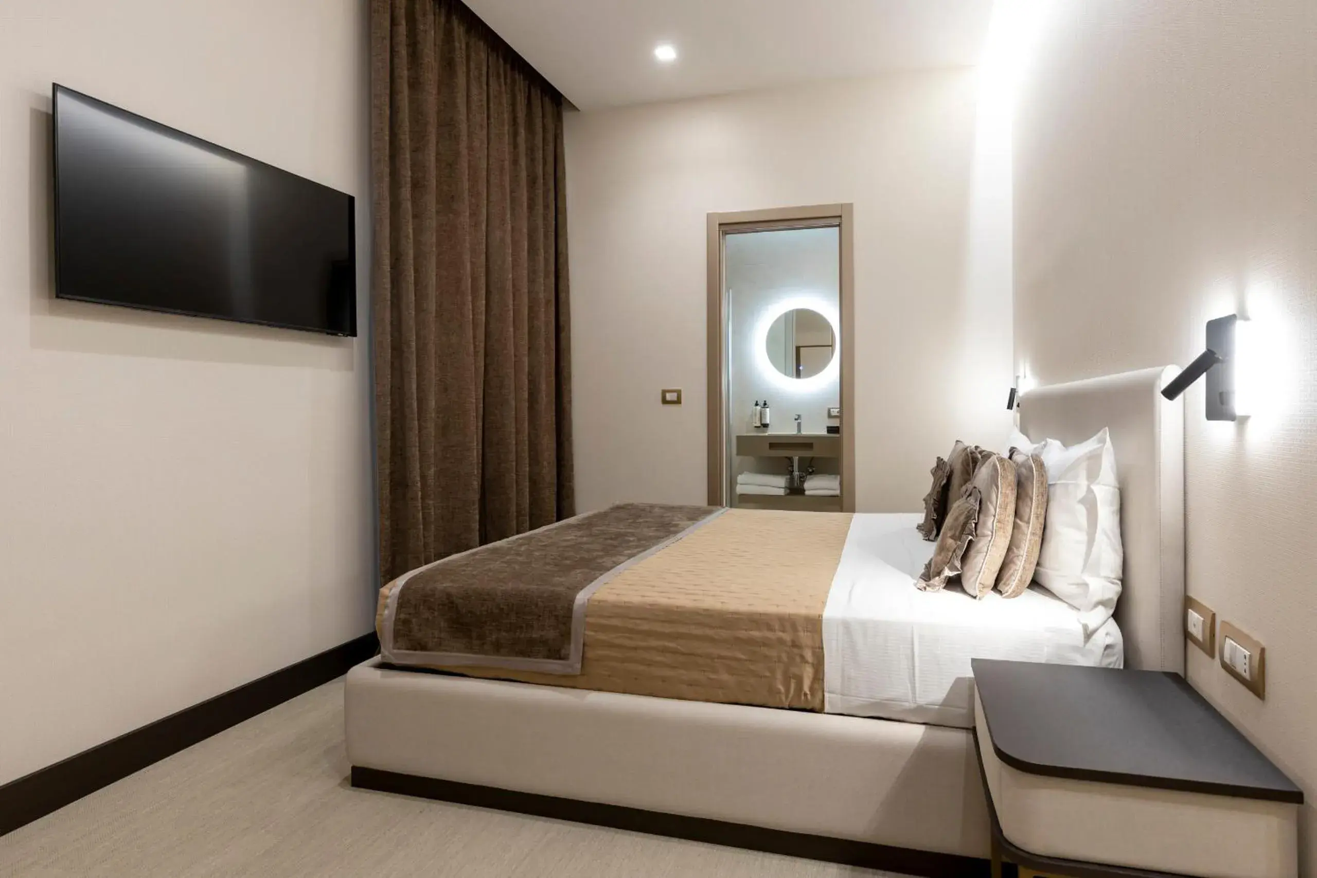 Bed in San Carlo Suite Bed in San Carlo Suite