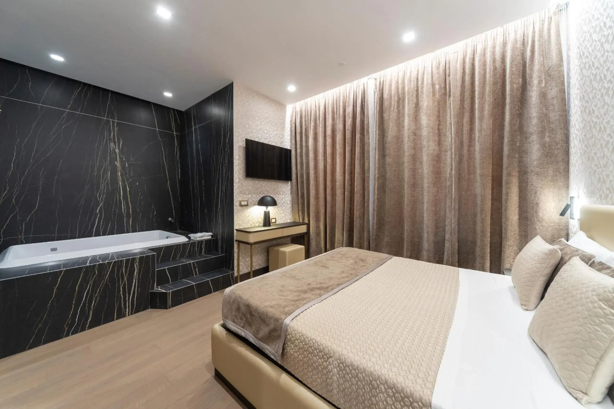 Bed in San Carlo Suite Bed in San Carlo Suite