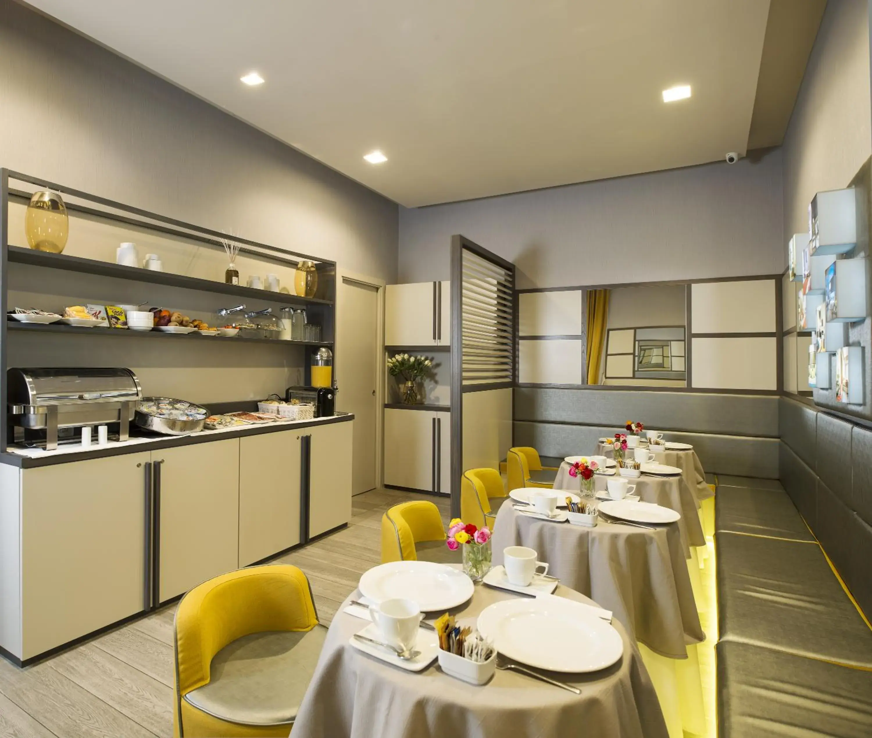 Lounge or bar in San Carlo Suite Lounge or bar in San Carlo Suite