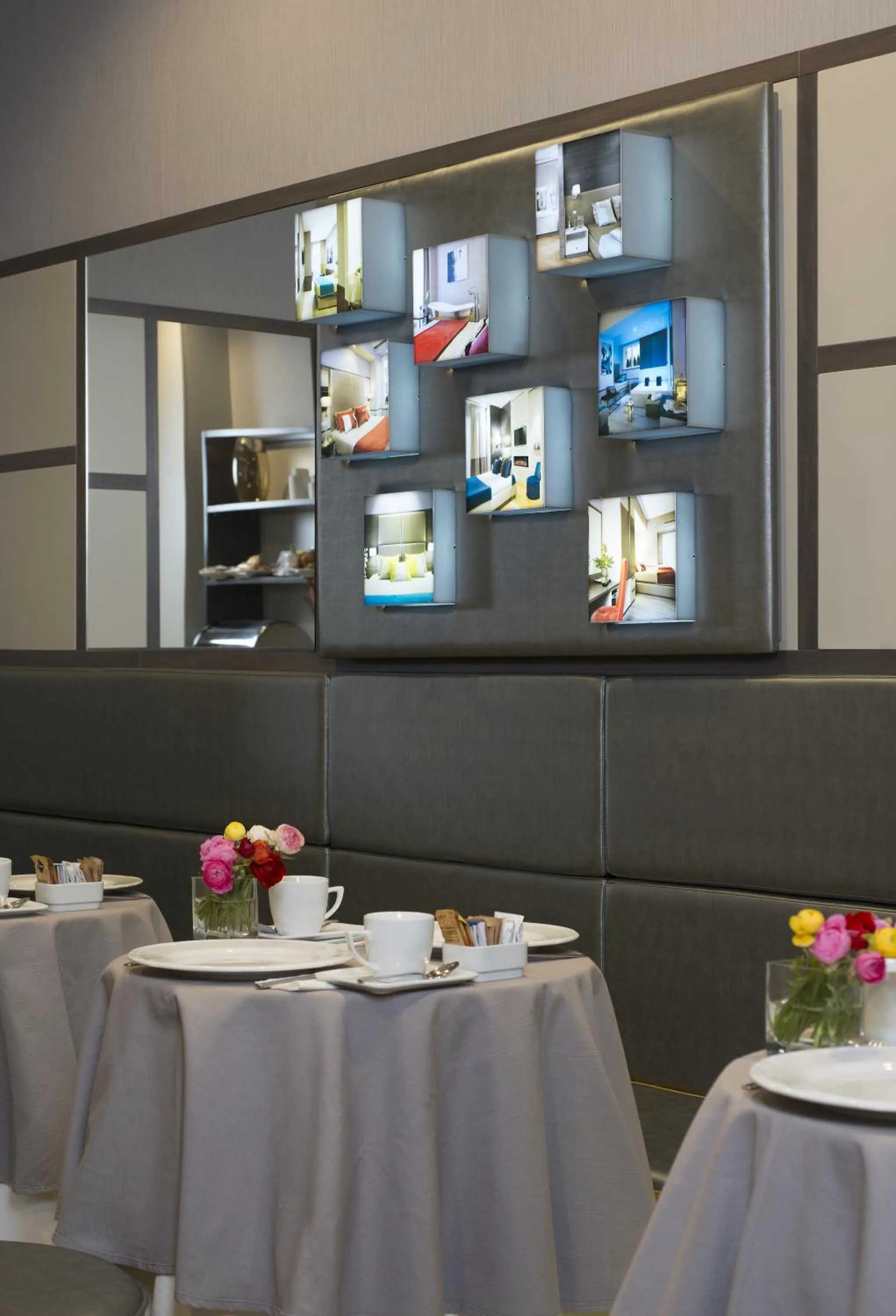 Restaurant/places to eat in San Carlo Suite