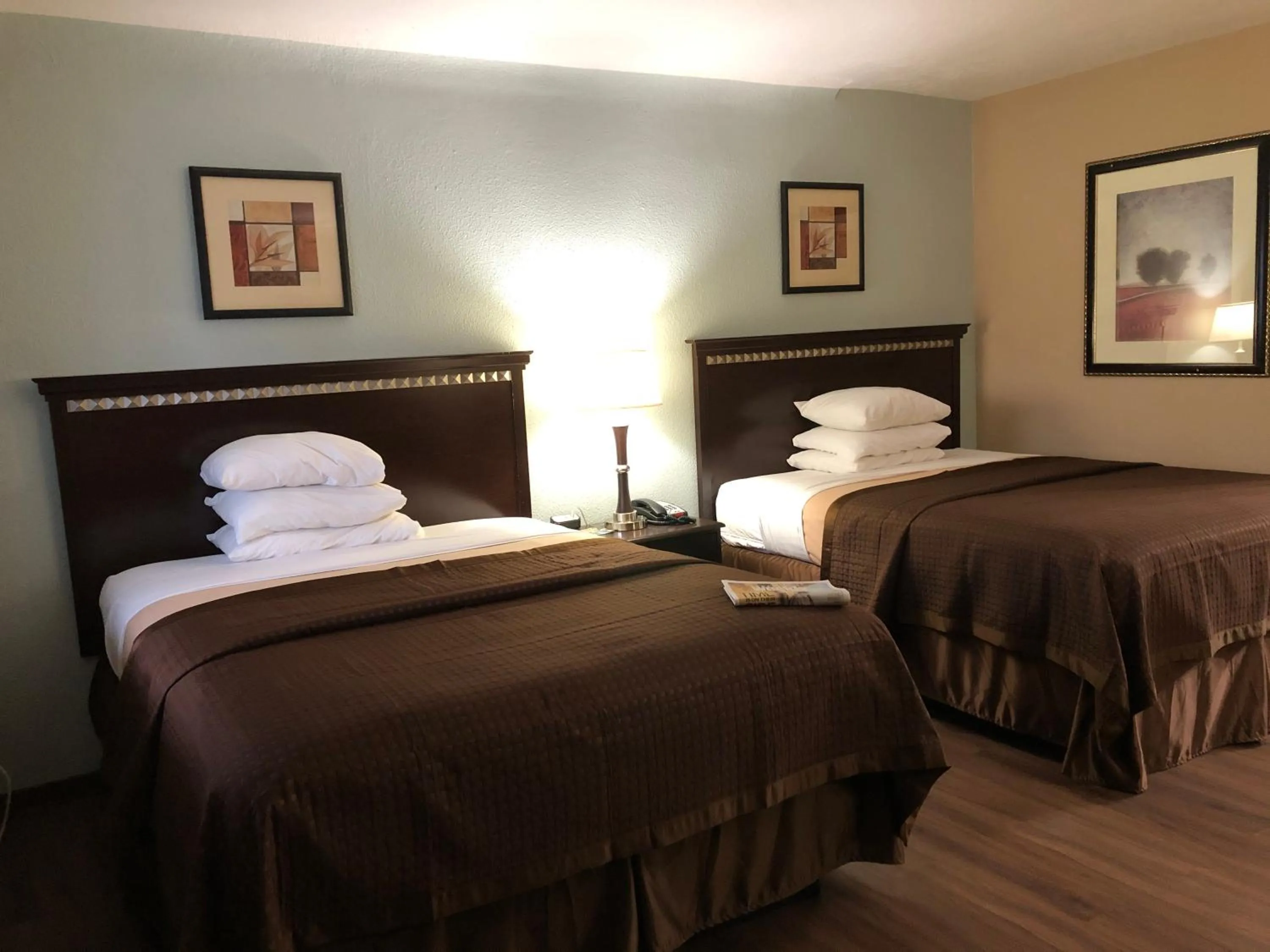 Bed in Value Inn Motel EUGENE AIRPORT