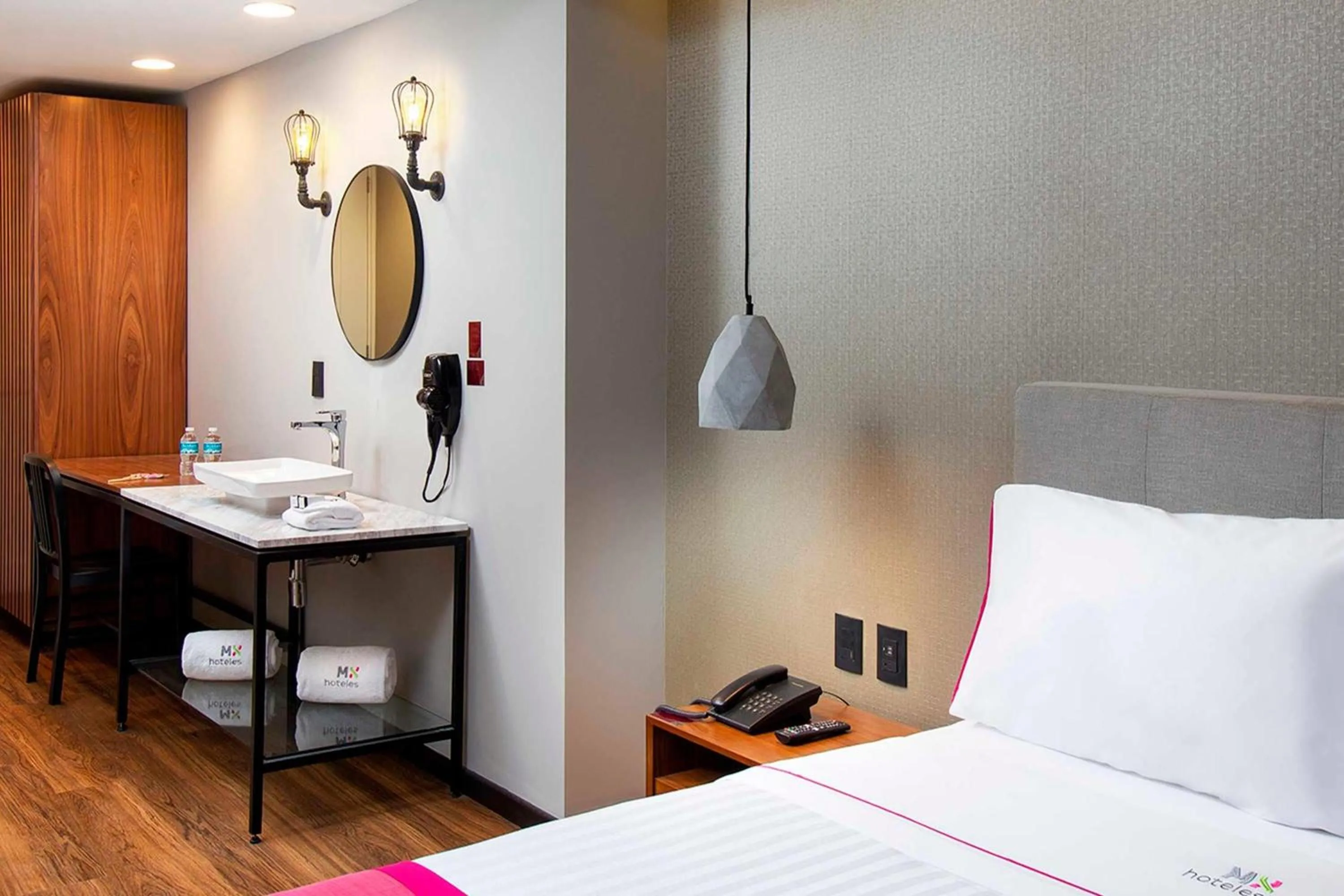 Photo of the whole room, Bed in Hotel MX mas reforma CDMX, Trademark Collection by Wyndham