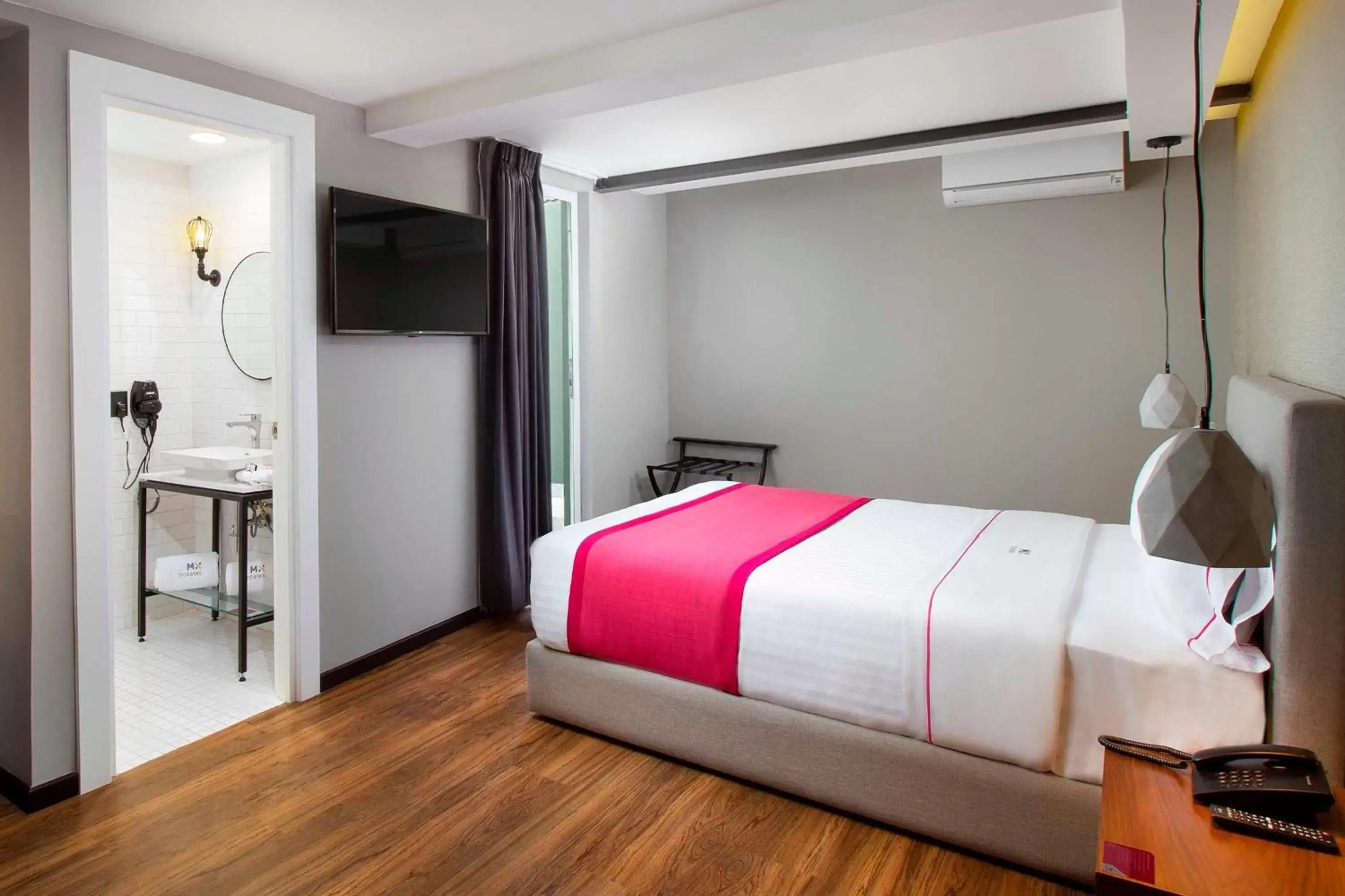 Photo of the whole room, Bed in Hotel MX mas reforma CDMX, Trademark Collection by Wyndham Photo of the whole room, Bed in Hotel MX mas reforma CDMX, Trademark Collection by Wyndham