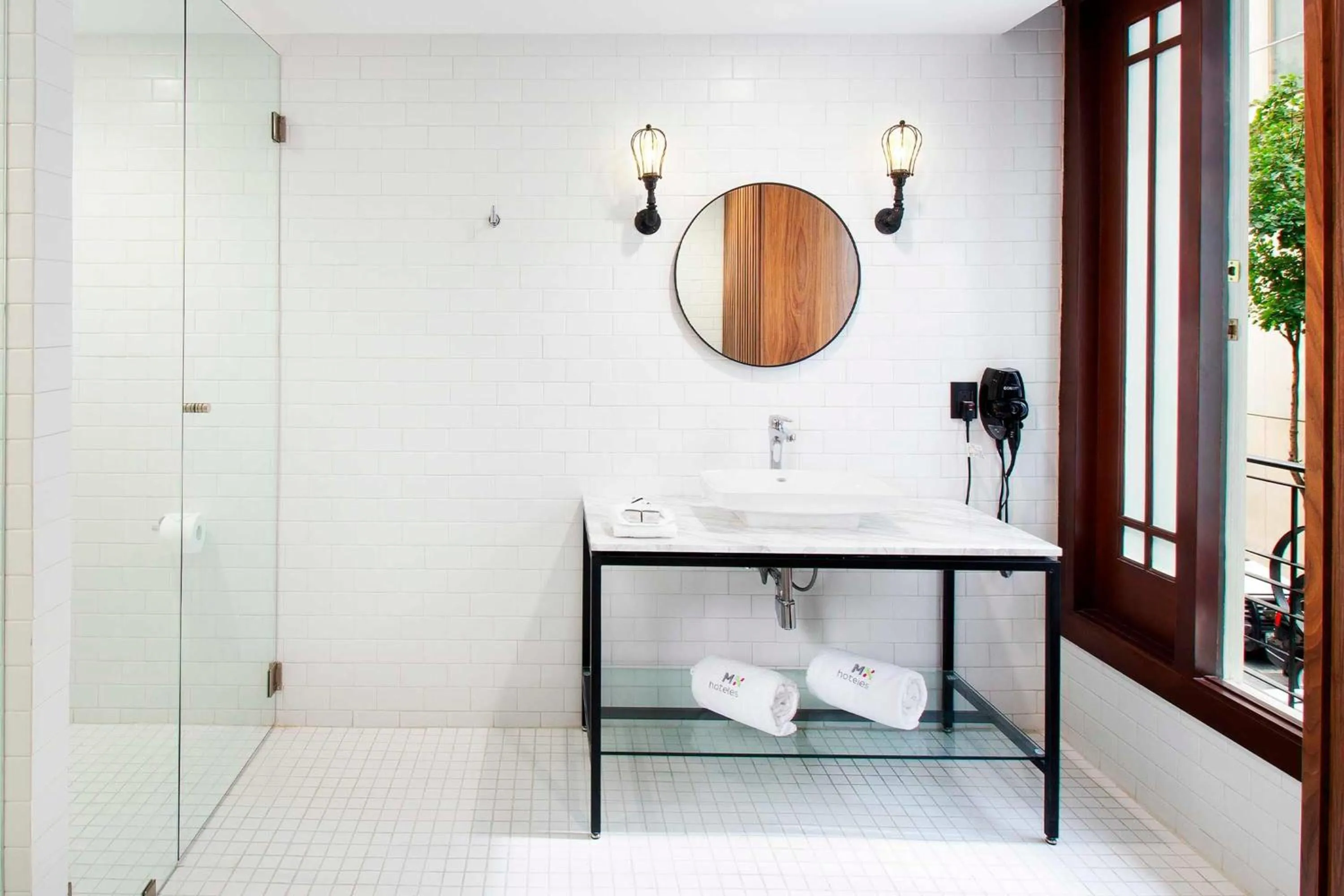 Bathroom, Bed in Hotel MX mas reforma CDMX, Trademark Collection by Wyndham