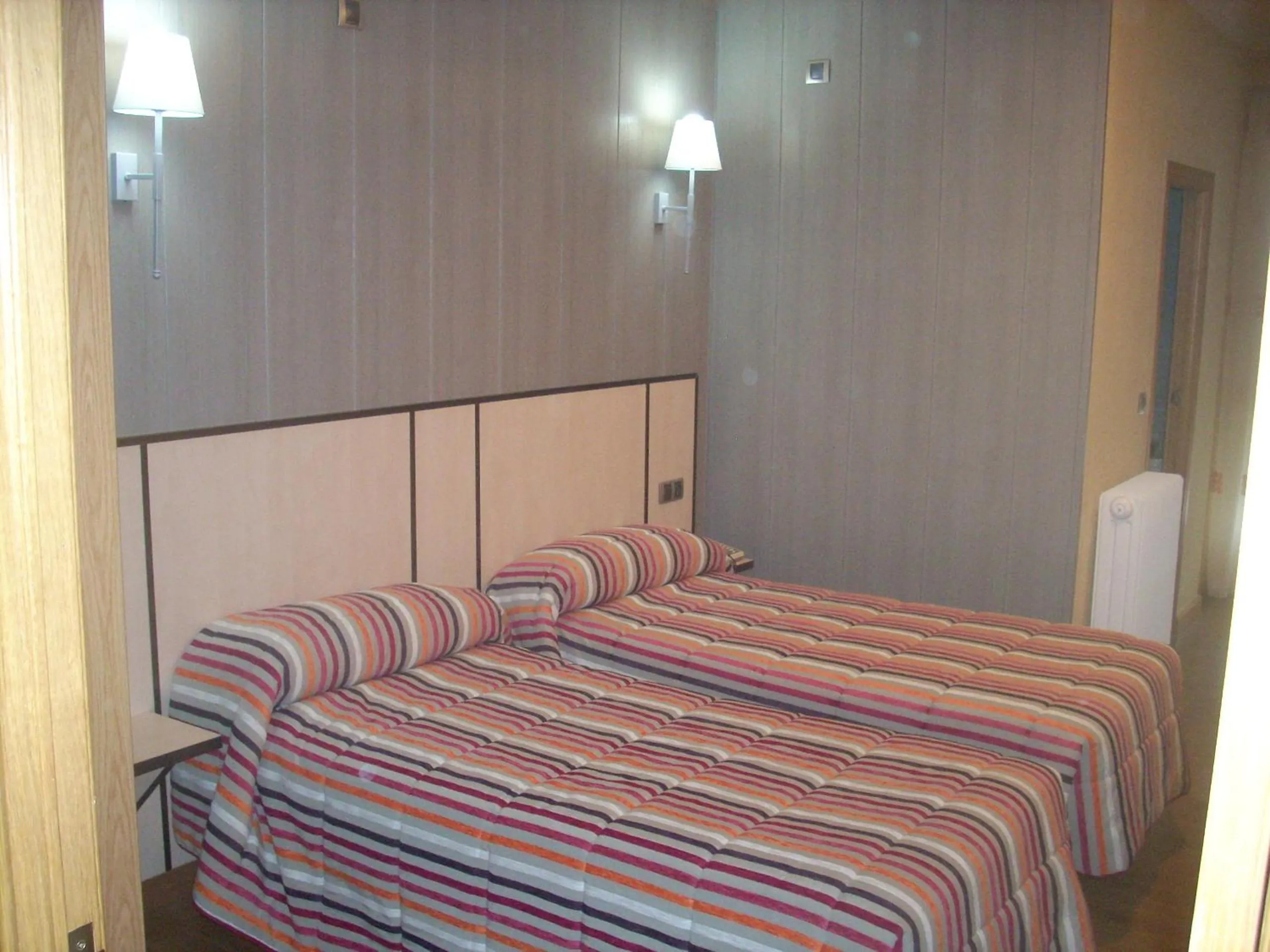 Bedroom, Bed in Hotel Corona de Castilla