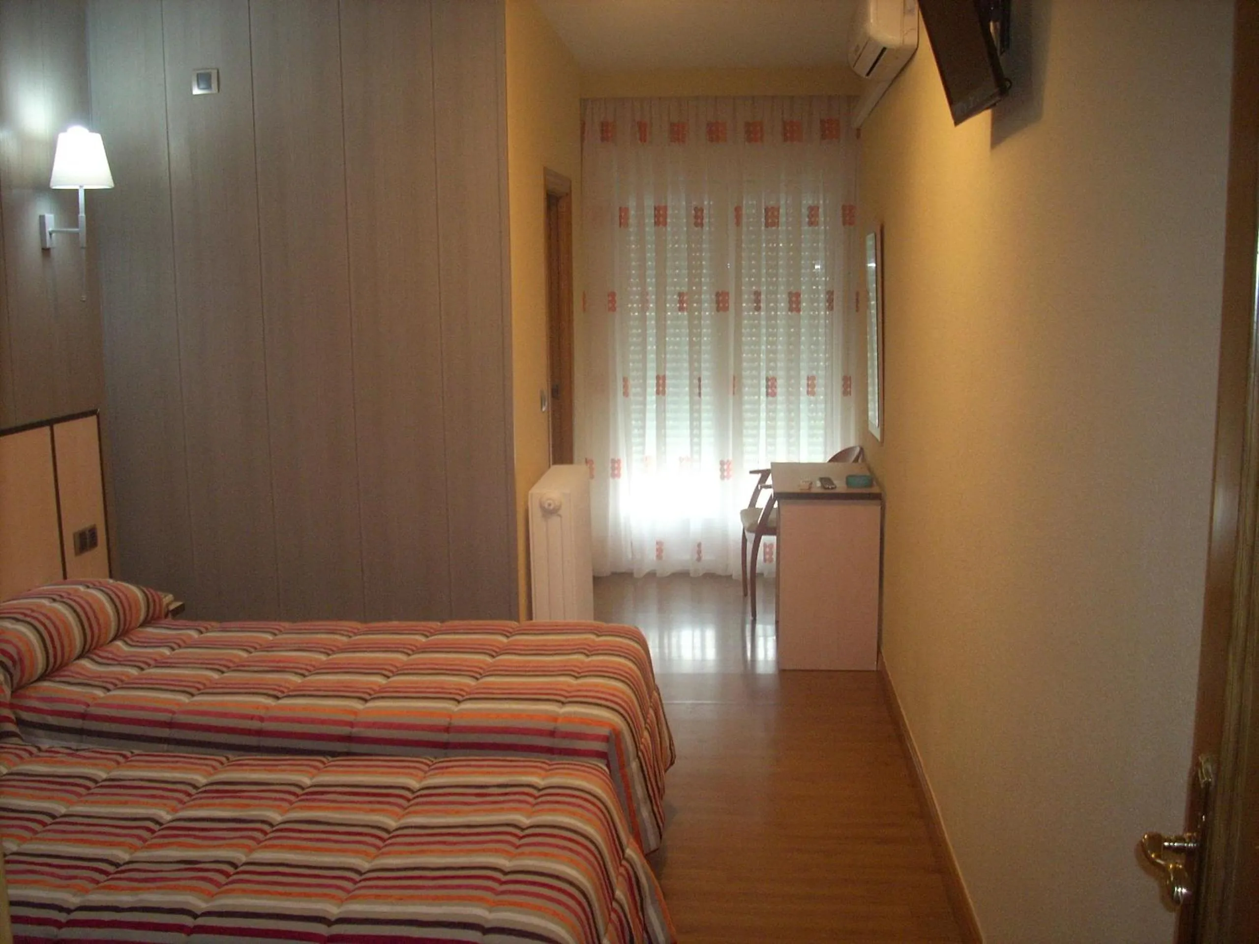 Bedroom, Bed in Hotel Corona de Castilla