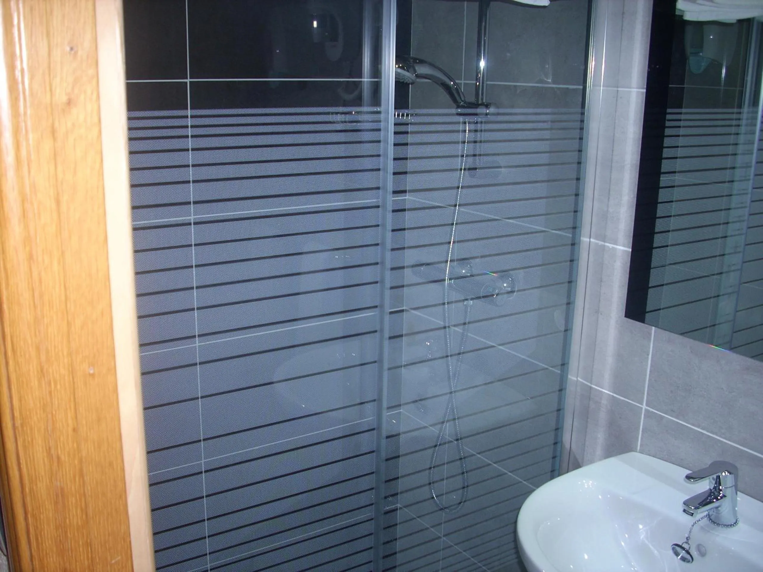 Shower in Hotel Corona de Castilla