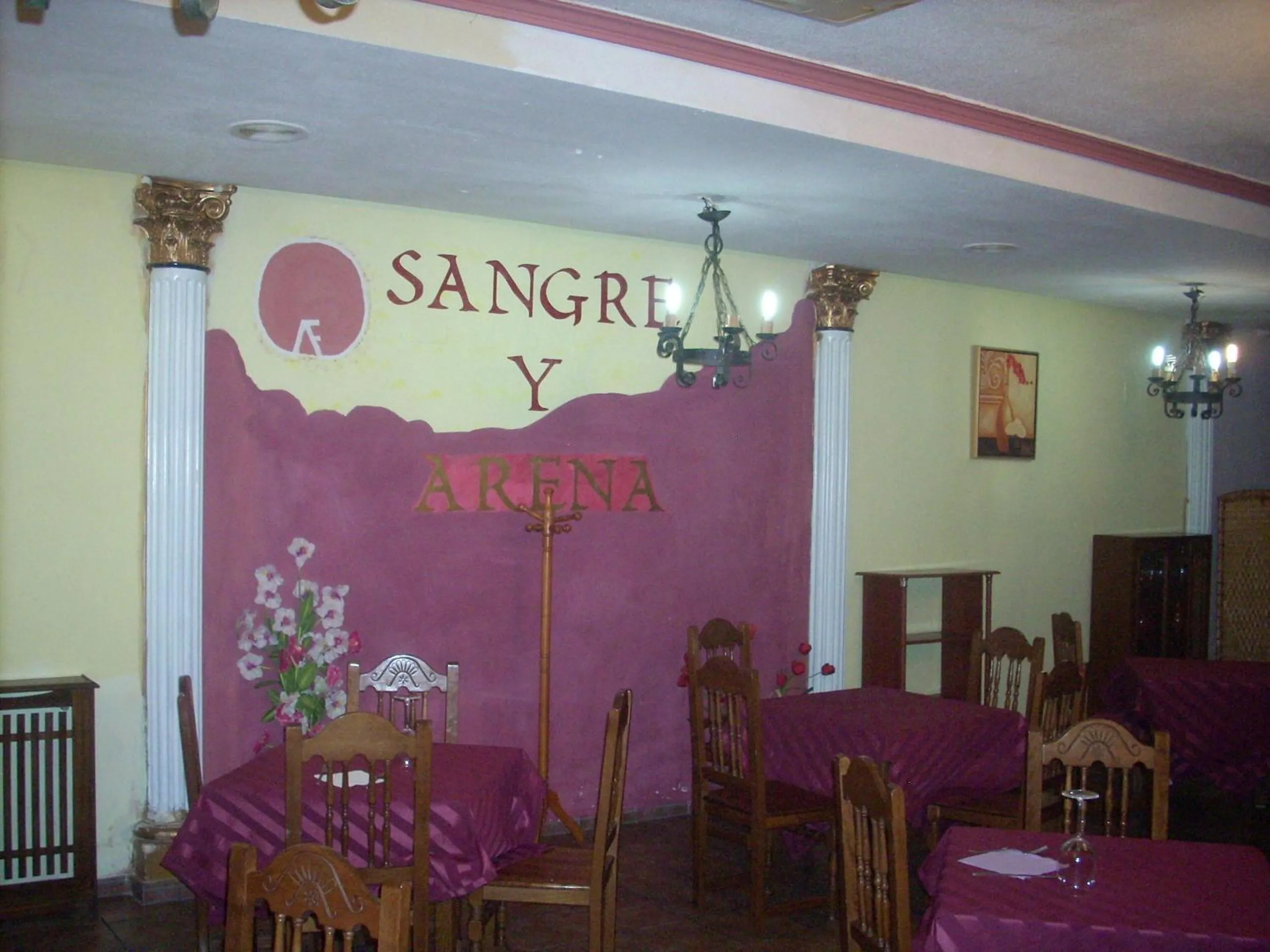 Restaurant/places to eat in Hotel Corona de Castilla