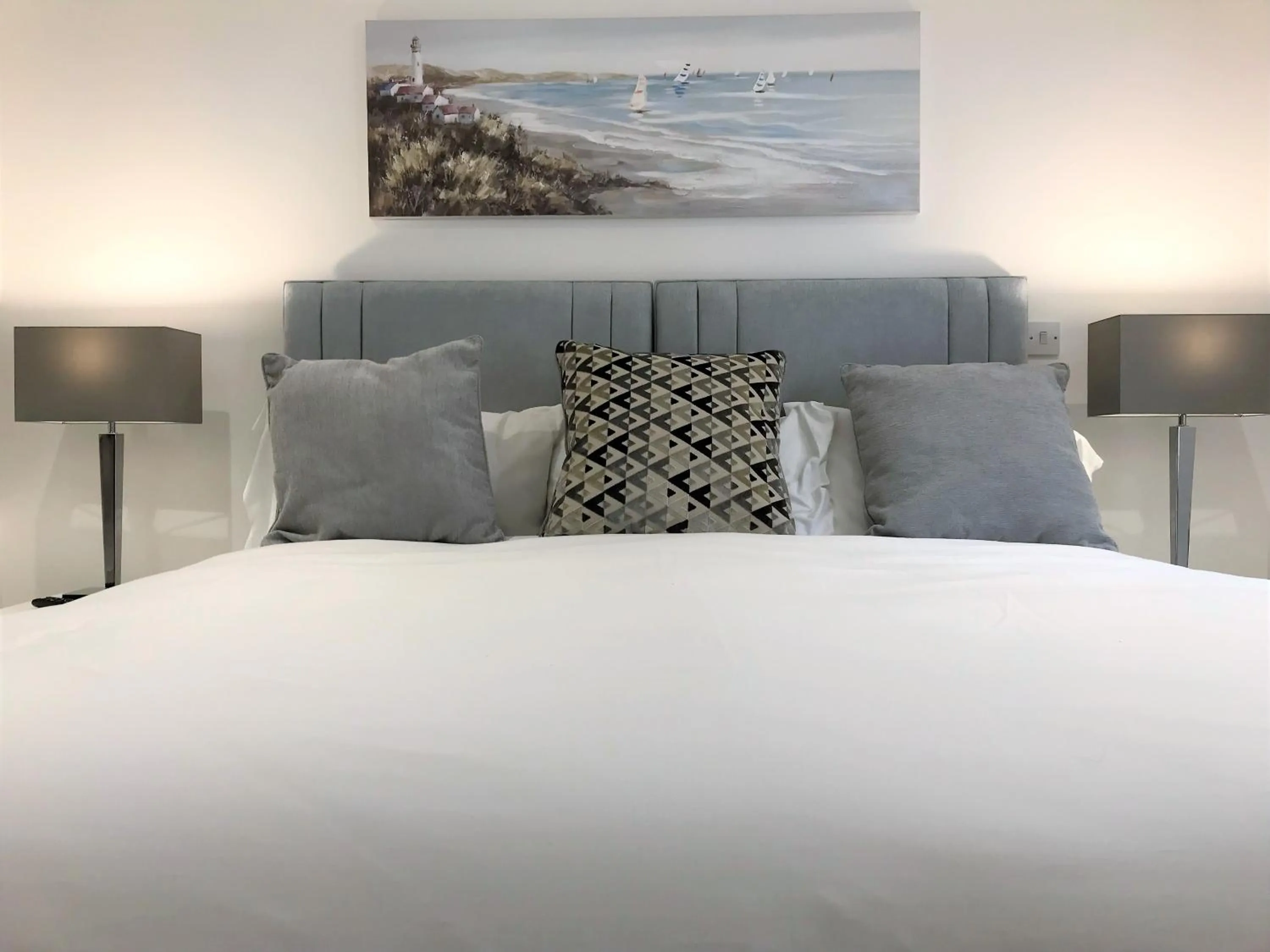 Bedroom, Bed in Ice House Apartments