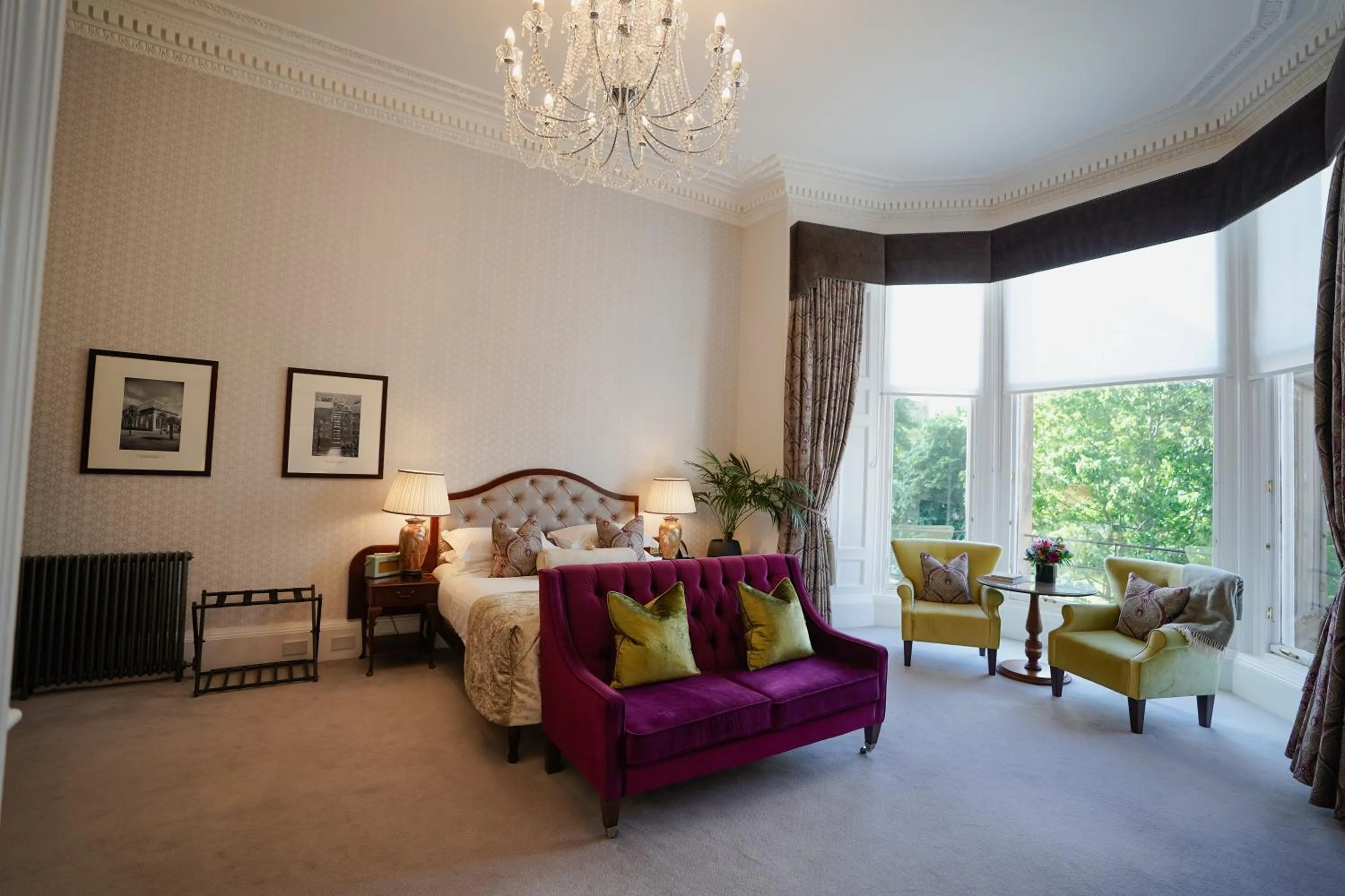 Seating area, Bed in The Bonham