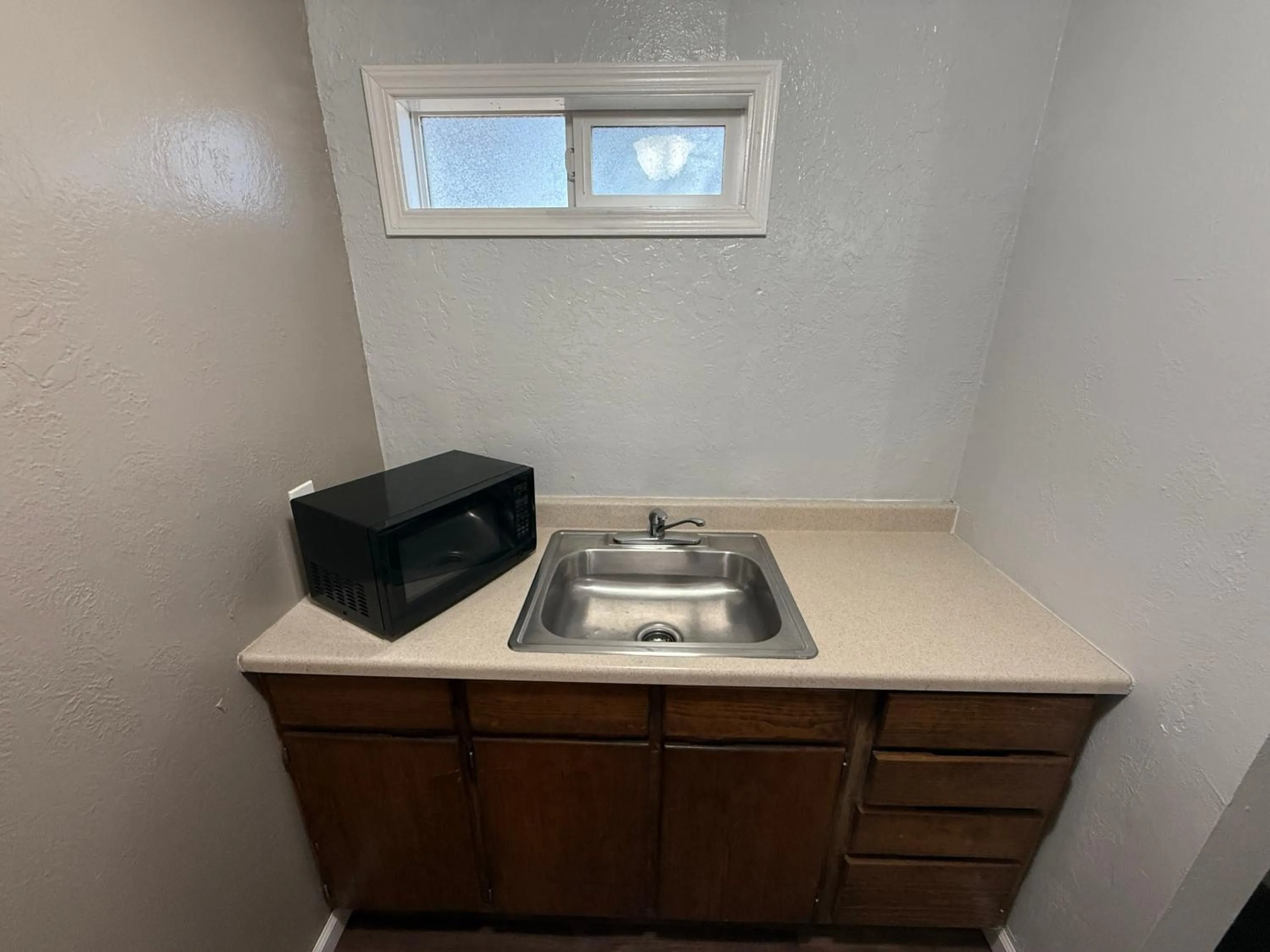 Kitchen or kitchenette in Budget Inn Bend