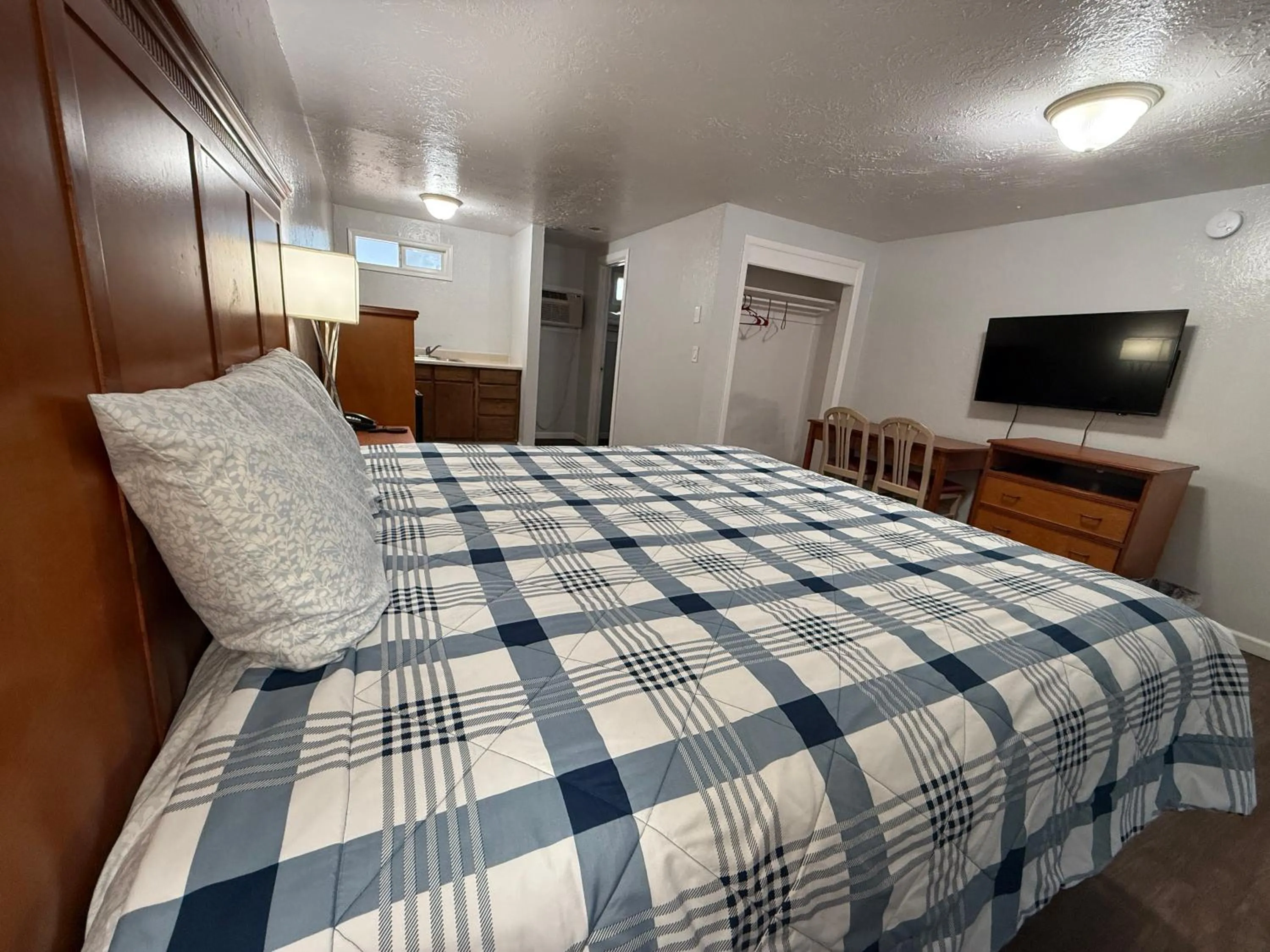 Bed in Budget Inn Bend