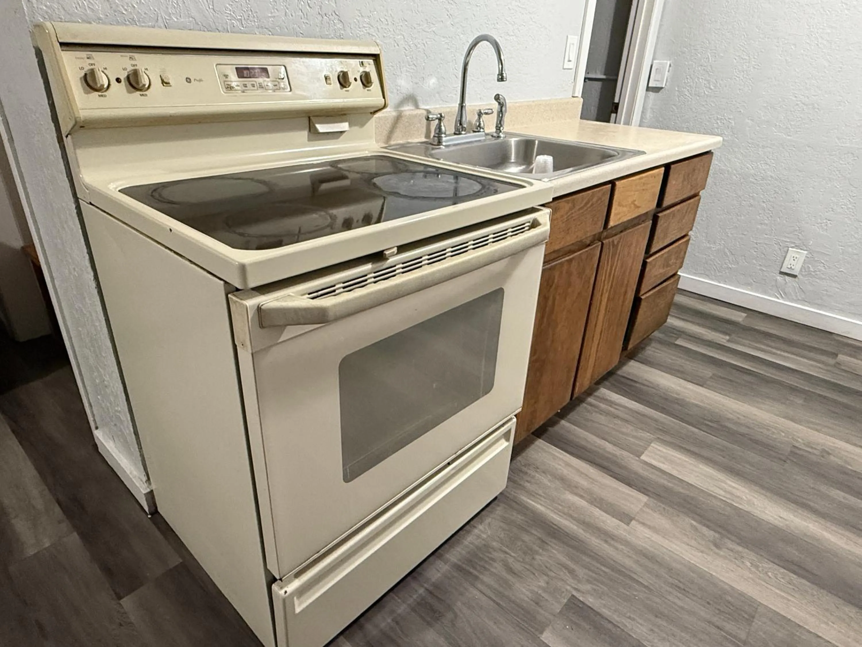 Kitchen or kitchenette in Budget Inn Bend