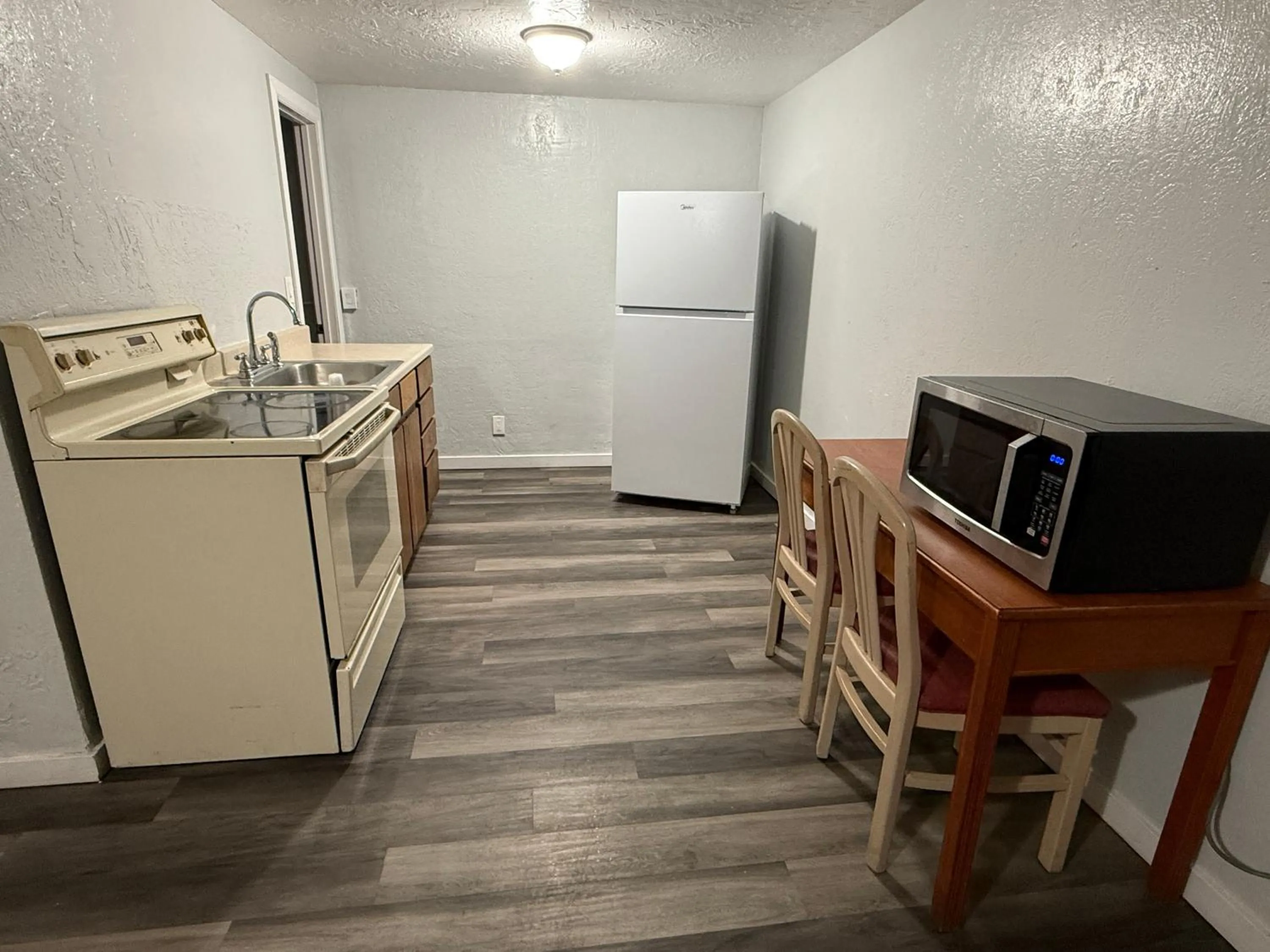 Kitchen or kitchenette in Budget Inn Bend