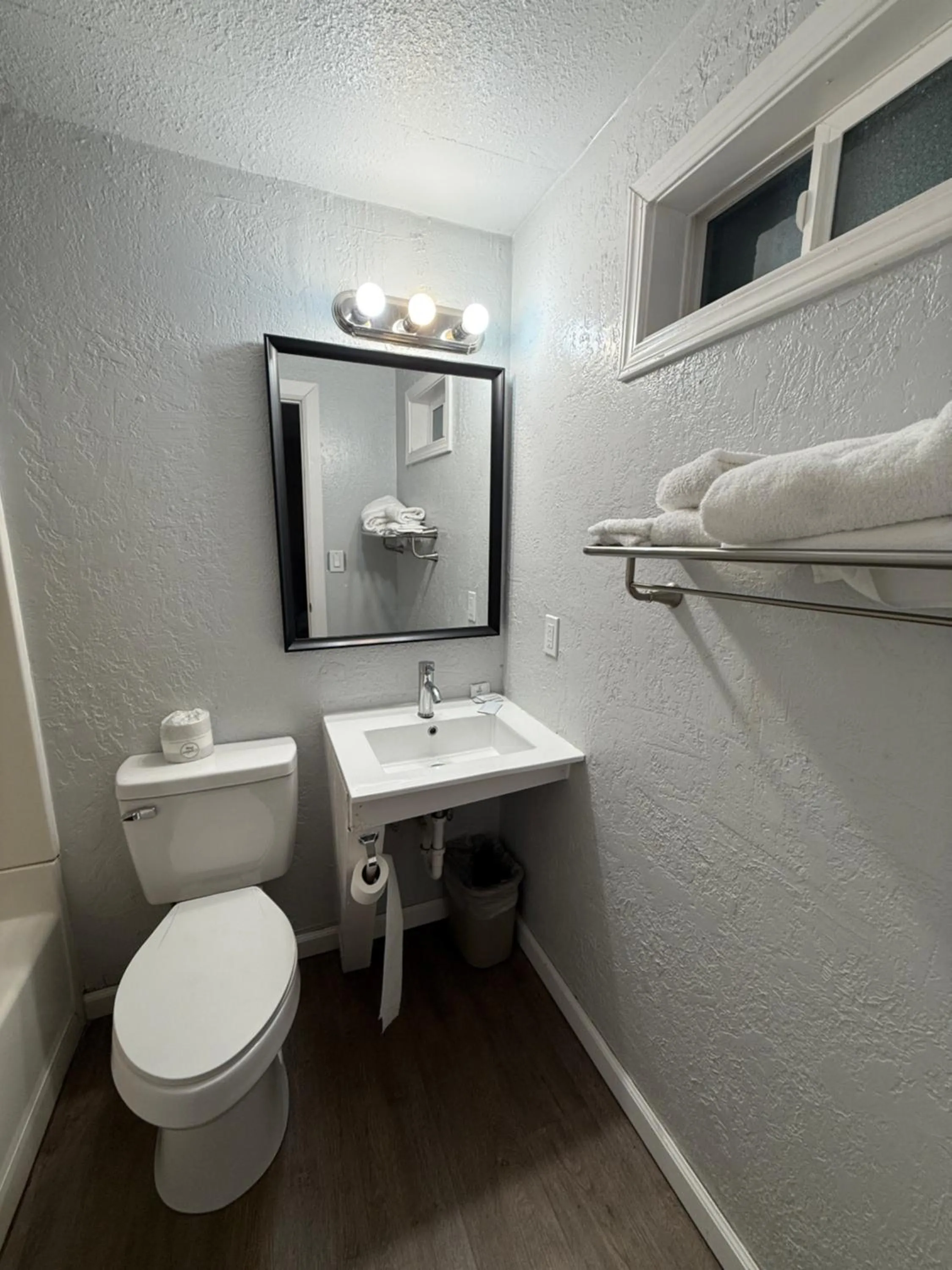 Bathroom in Budget Inn Bend