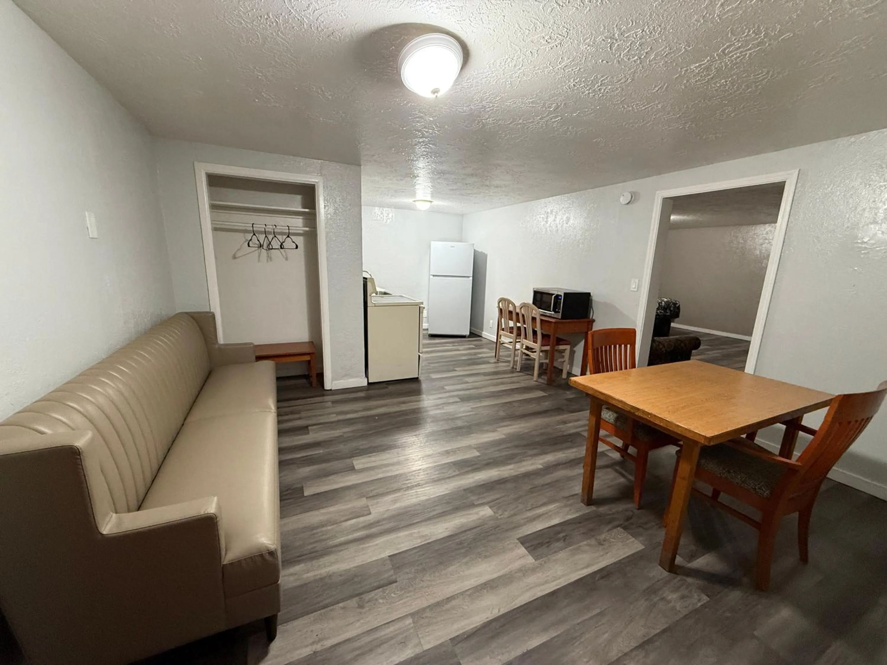 Kitchen or kitchenette in Budget Inn Bend