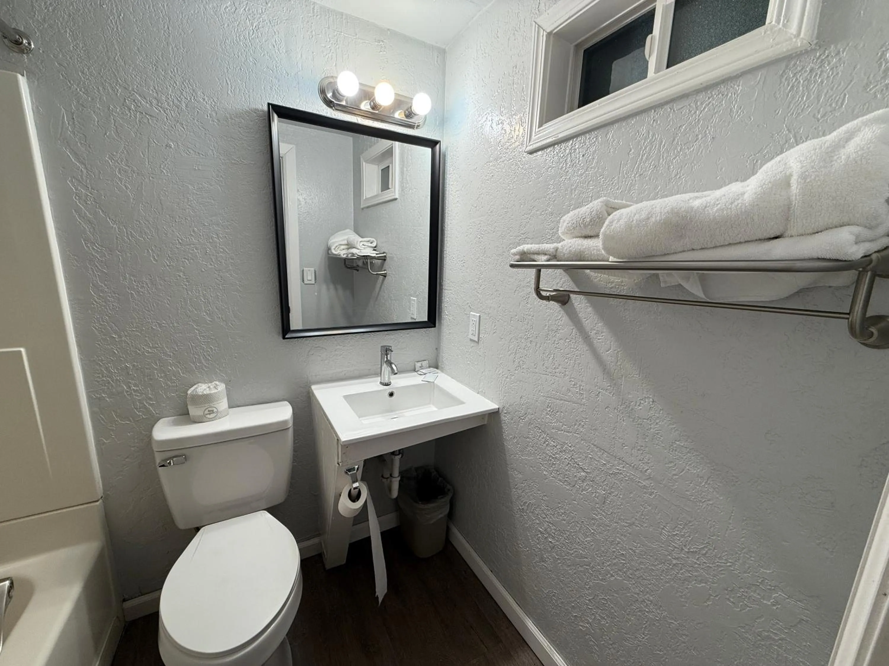 Bathroom in Budget Inn Bend