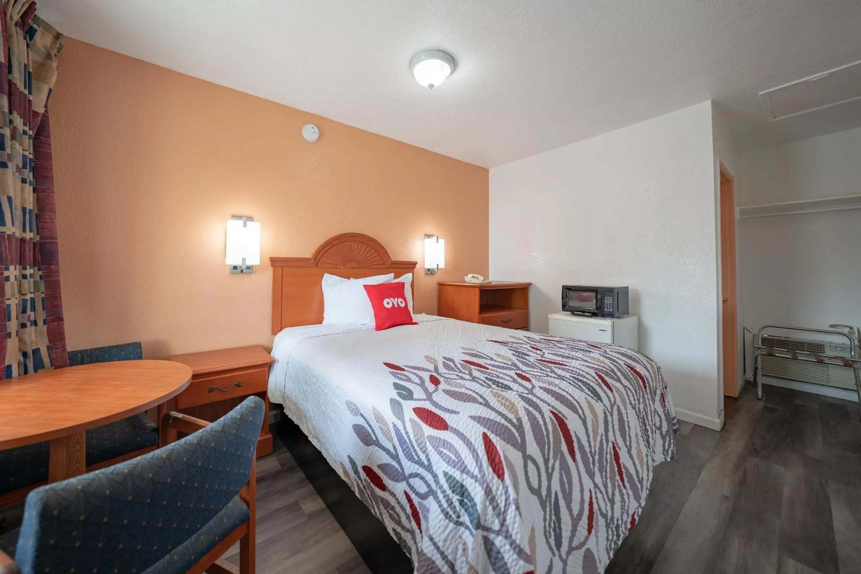 King Room in Budget Inn Madras by OYO King Room in Budget Inn Madras by OYO