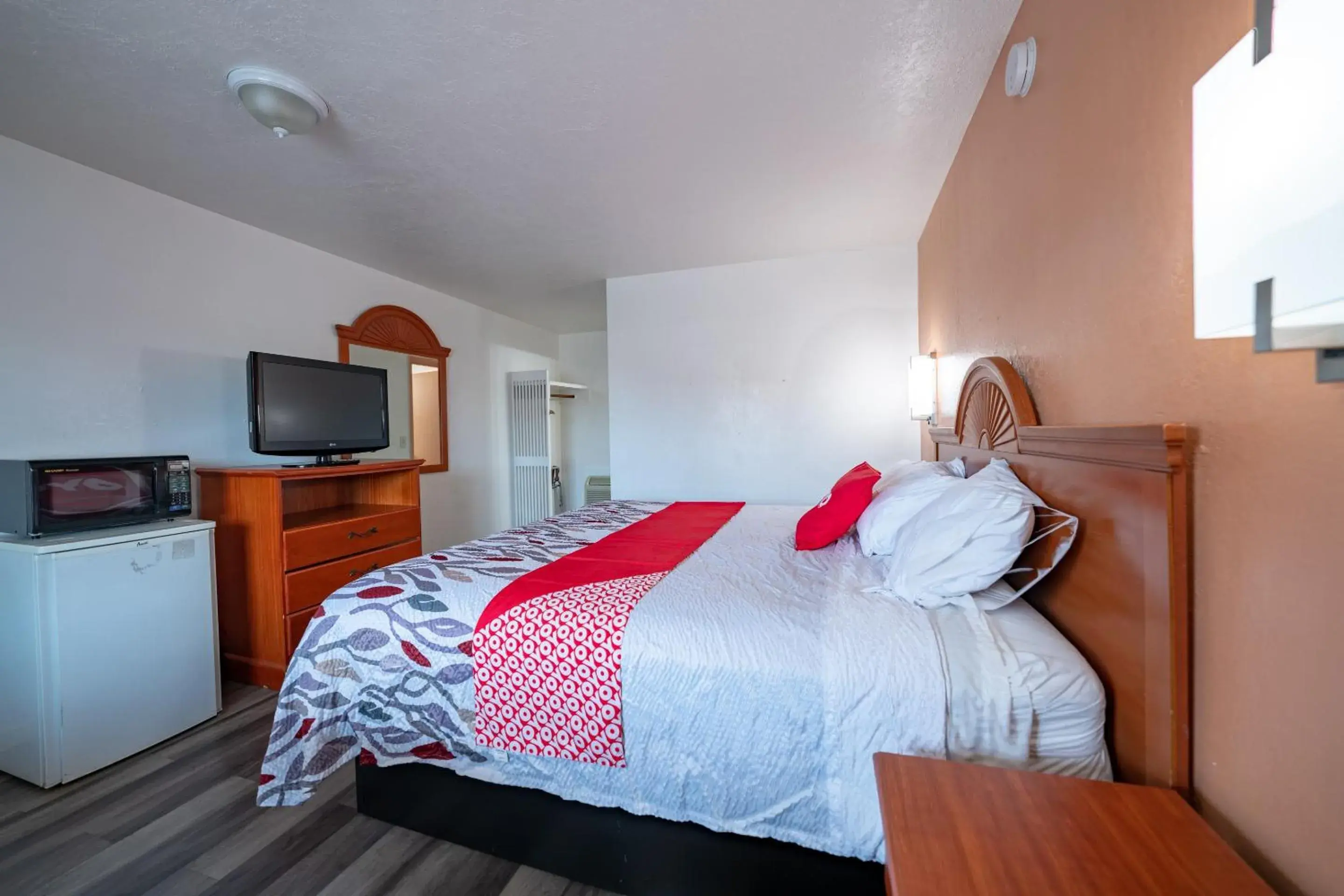 Bedroom, Bed in Budget Inn Madras by OYO Bedroom, Bed in Budget Inn Madras by OYO