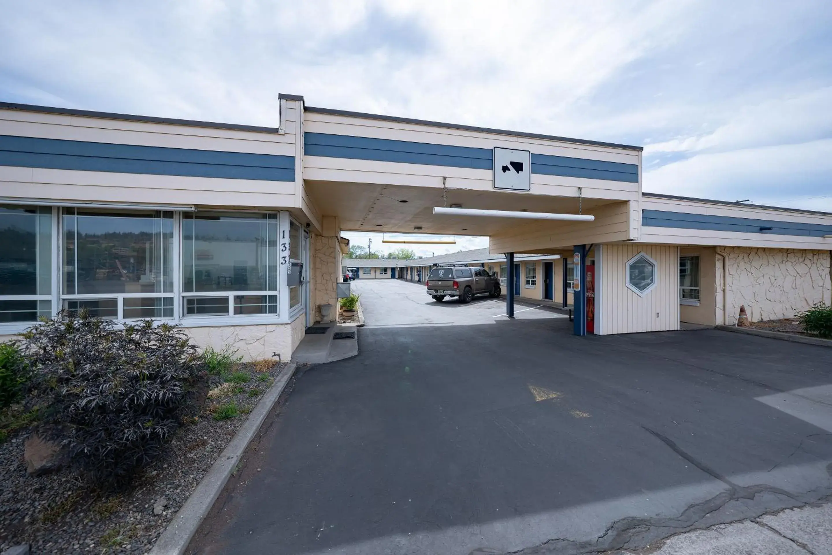 Facade/entrance in Budget Inn Madras by OYO Facade/entrance in Budget Inn Madras by OYO