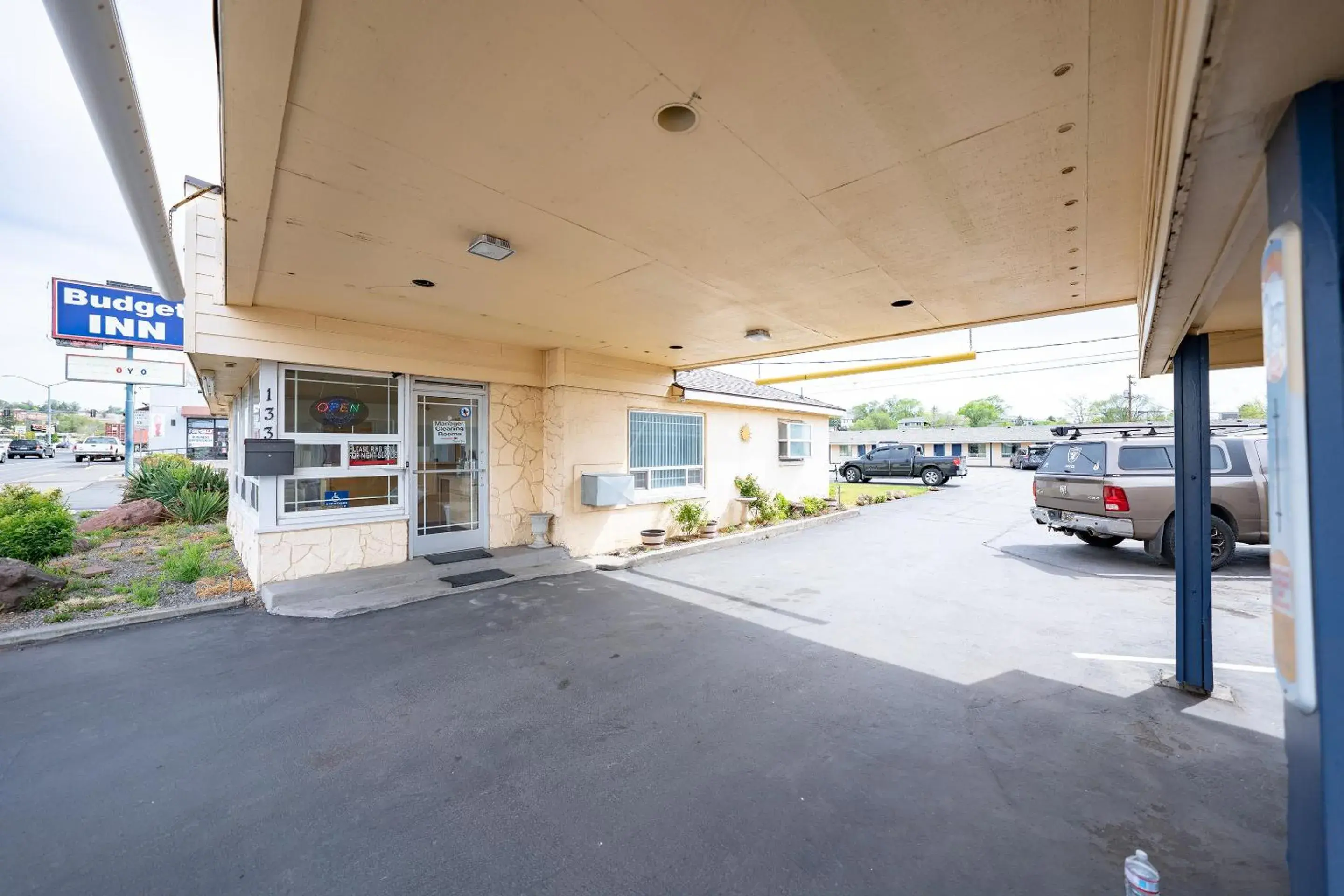 Facade/entrance in Budget Inn Madras by OYO Facade/entrance in Budget Inn Madras by OYO