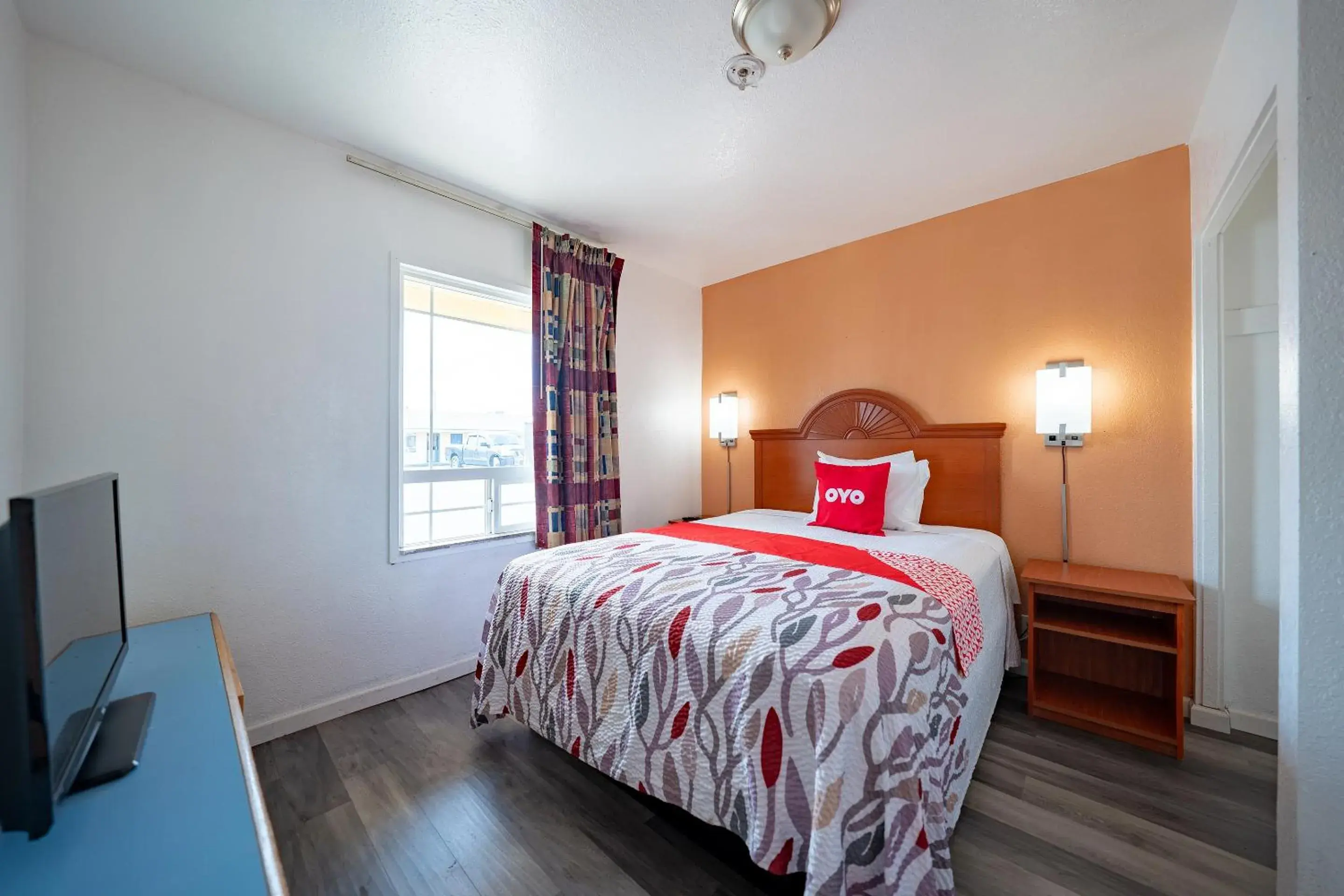 3 Queen Bed in Budget Inn Madras by OYO 3 Queen Bed in Budget Inn Madras by OYO