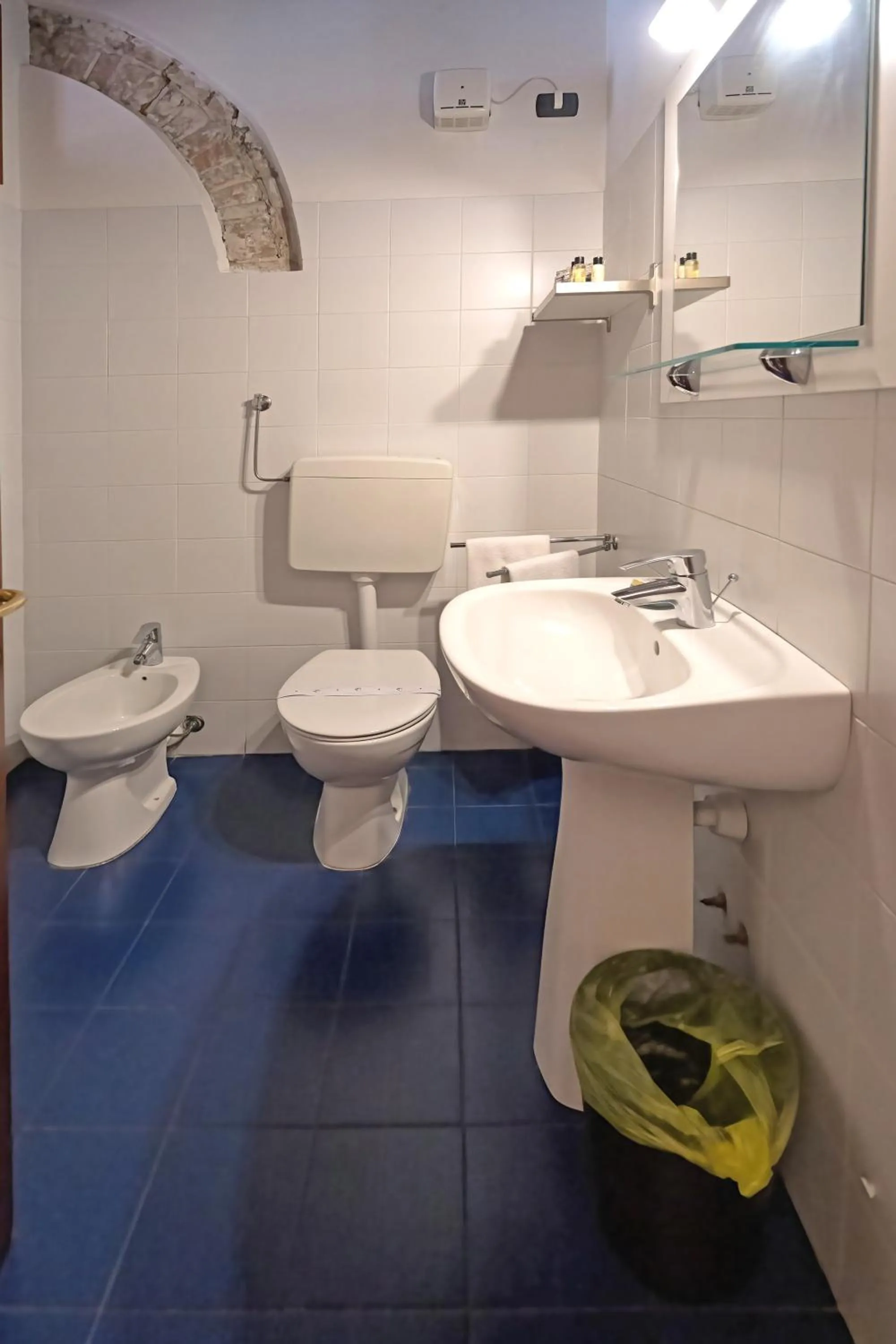 Toilet in Veronetta House