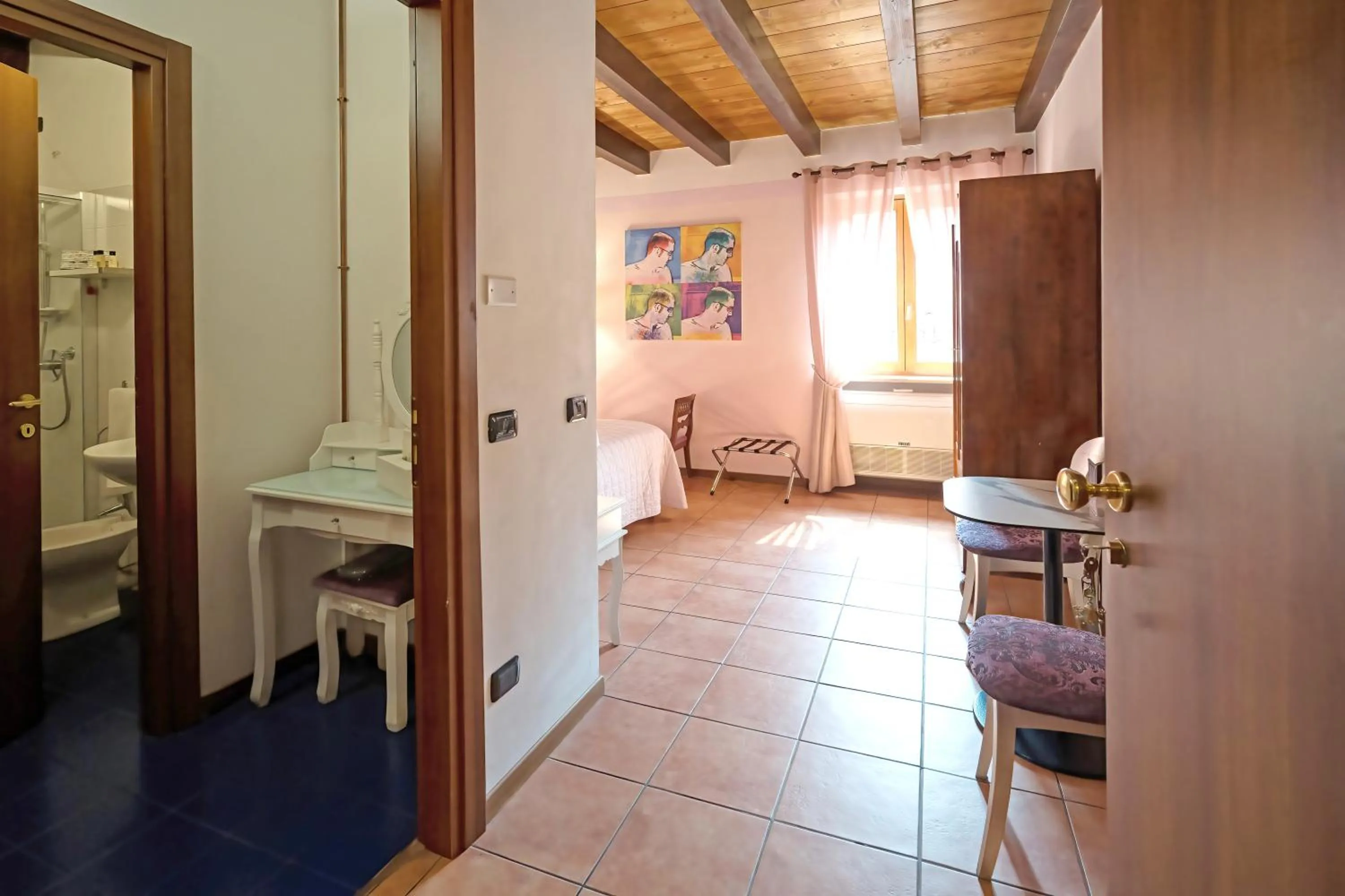 Photo of the whole room in Veronetta House