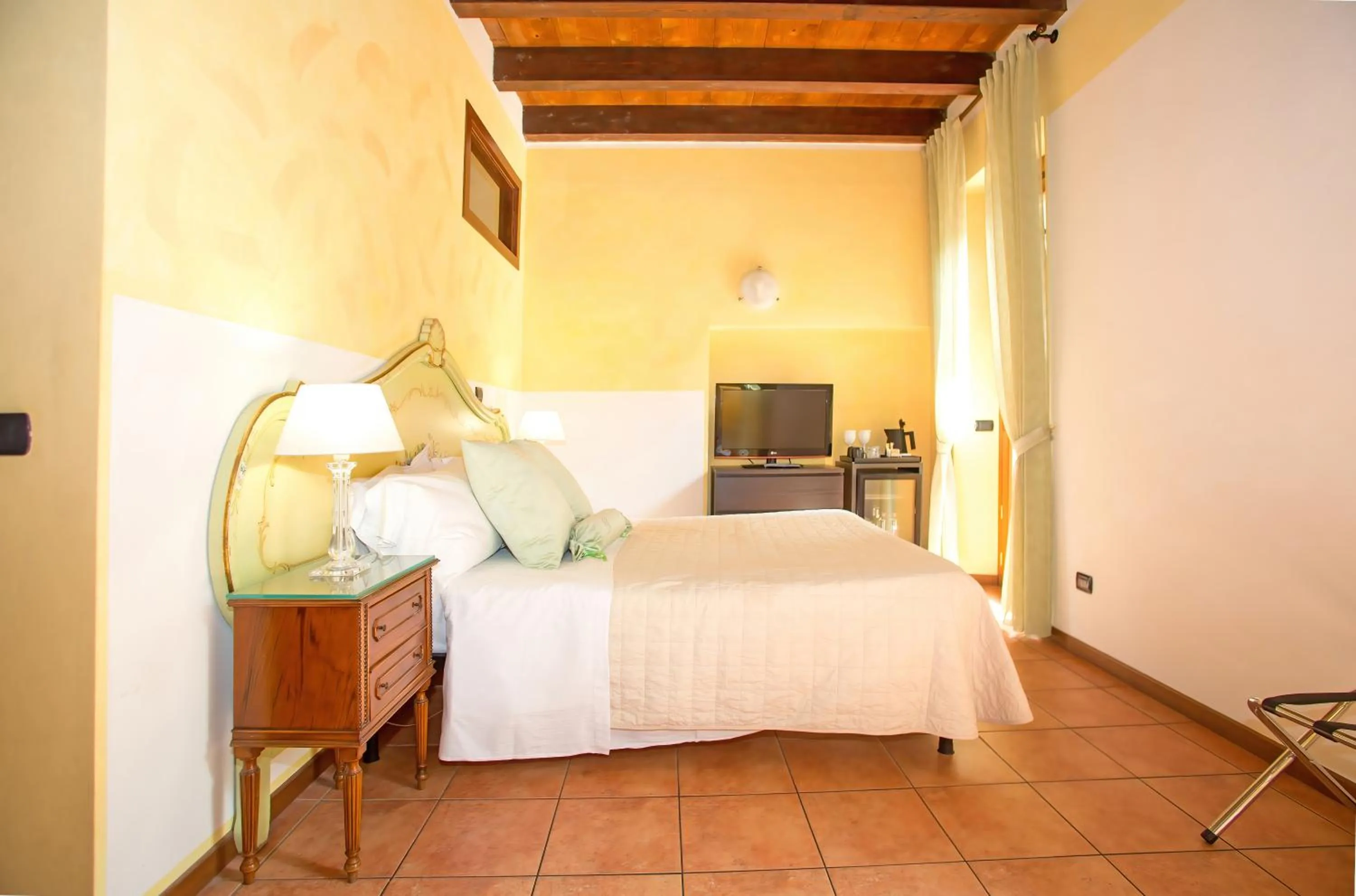 Photo of the whole room, Bed in Veronetta House