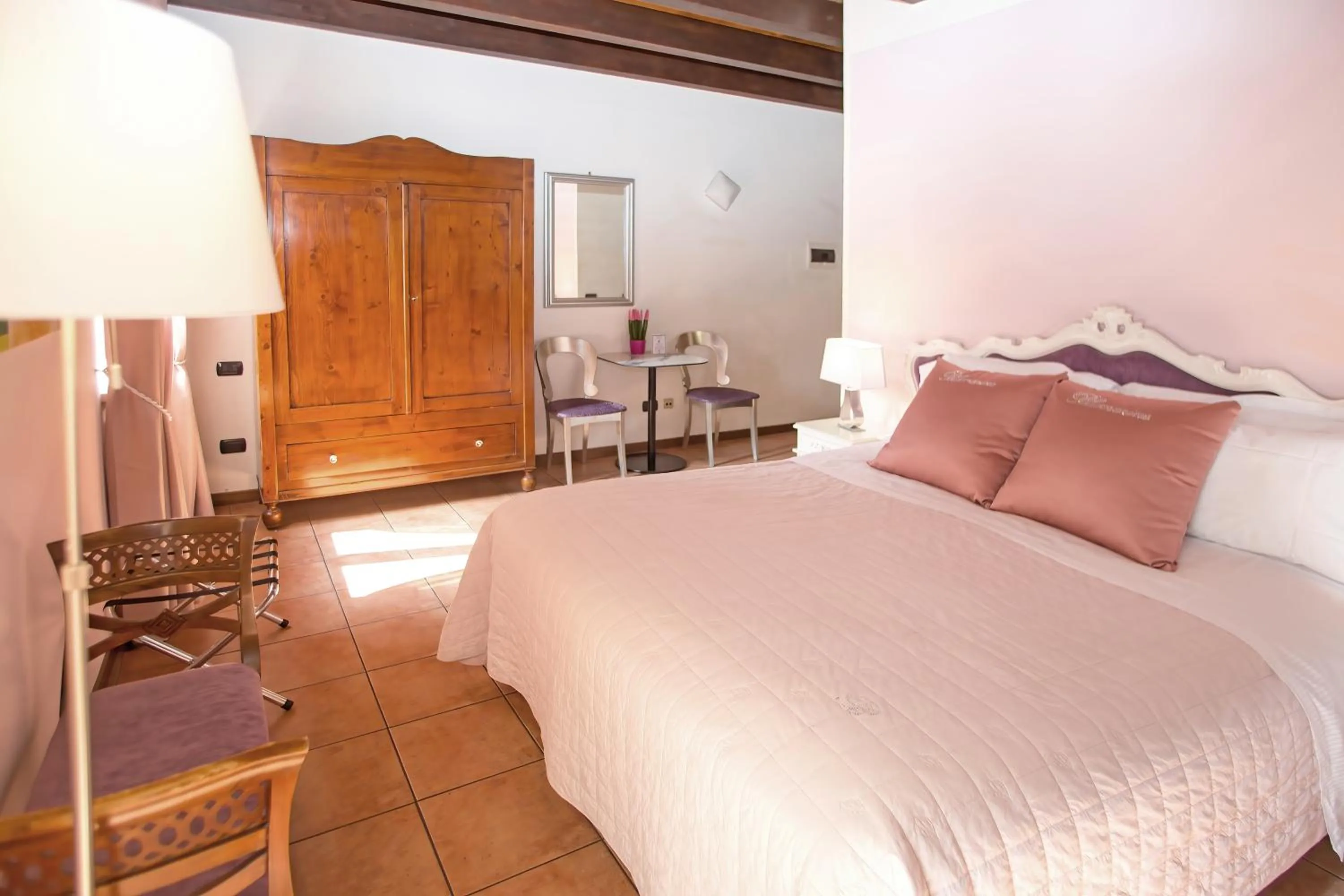 Photo of the whole room, Bed in Veronetta House